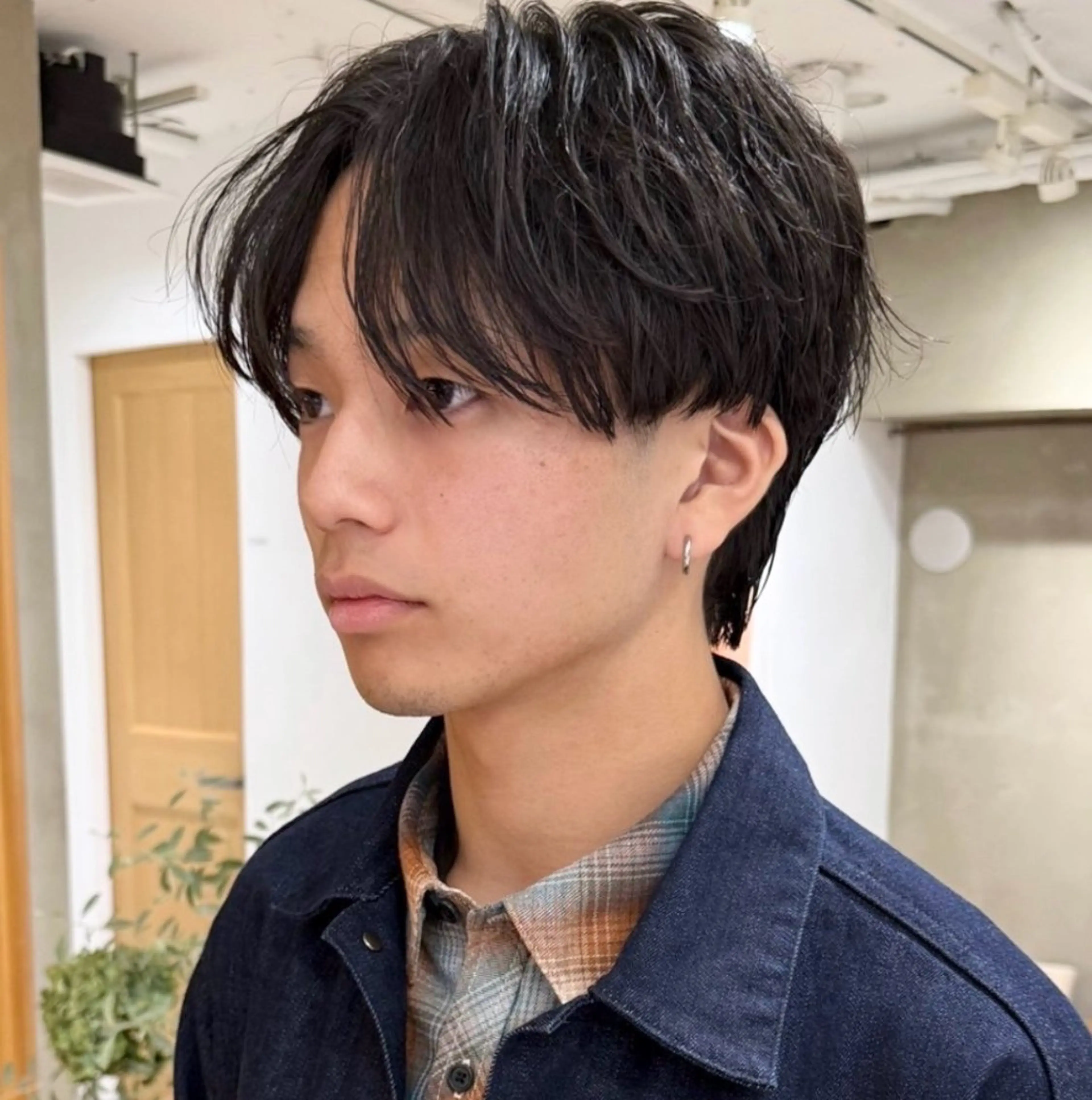 ミディアム パーマ メンズ ミディアムパーマ センターパート ダウンパーマ メンズパーマ ニュアンスパーマ カット パーマ センターパート 田形清流のヘアスタイル