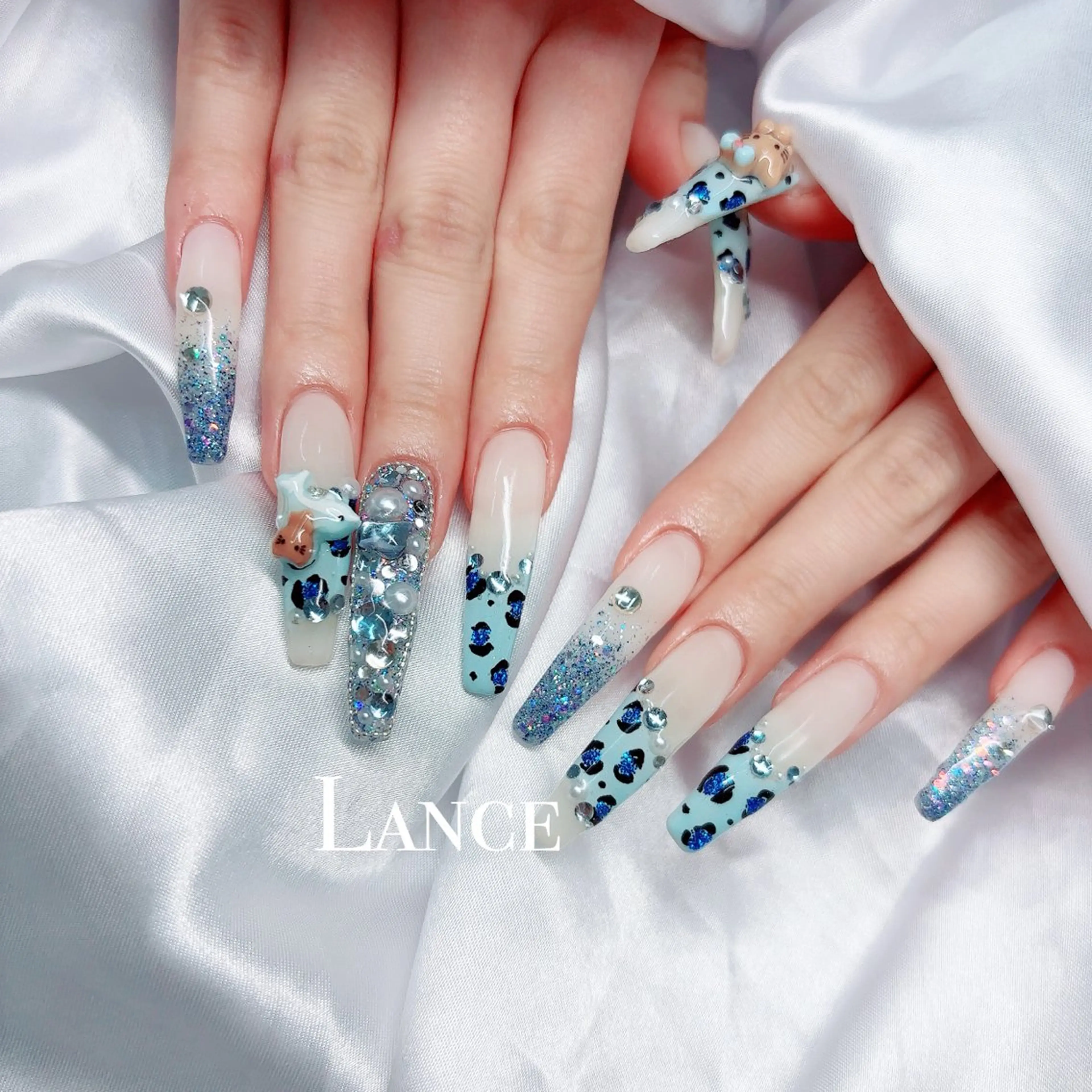 ネイル オーロラネイル ブルー フットネイル 氷ネイル・うるうるネイル キラキラネイル ハンドネイル Lance nailのネイルデザイン
