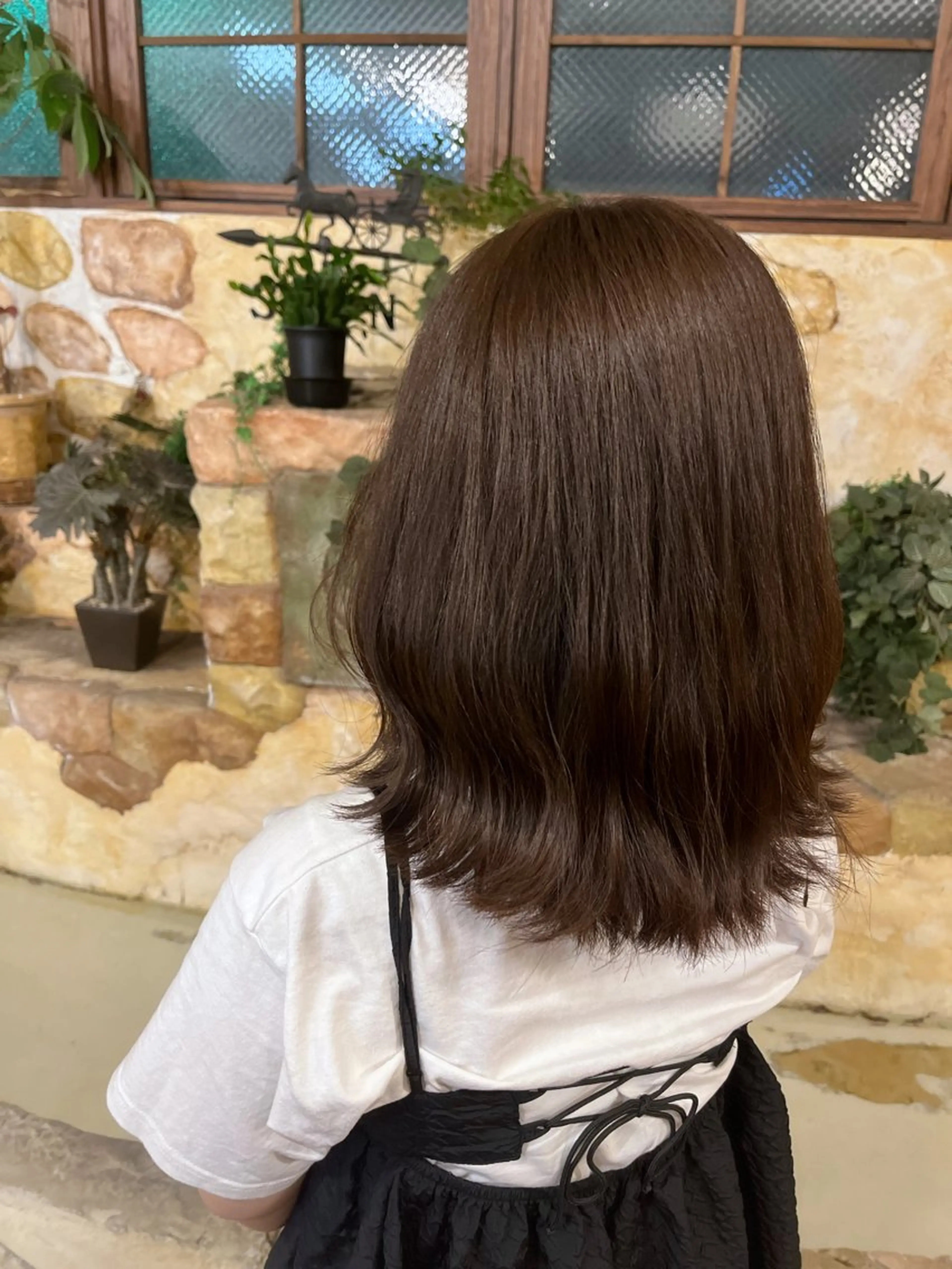 セミロング カラー アッシュ ベージュカラー 吉村 初菜のヘアスタイル