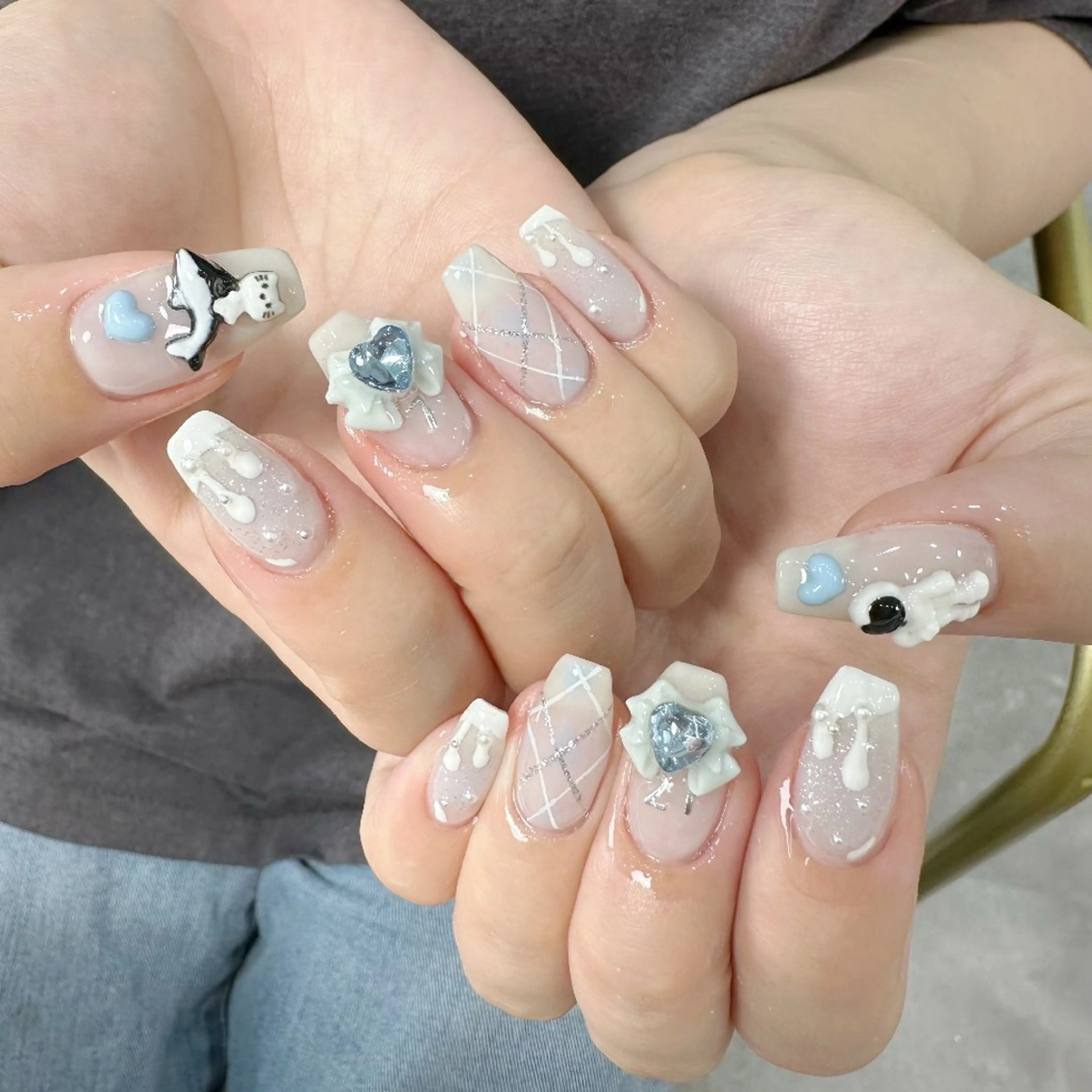 ネイル チークネイル フレンチネイル ジェルネイル ガーリー キラキラネイル ハンドネイル UM Nail Salonのネイルデザイン