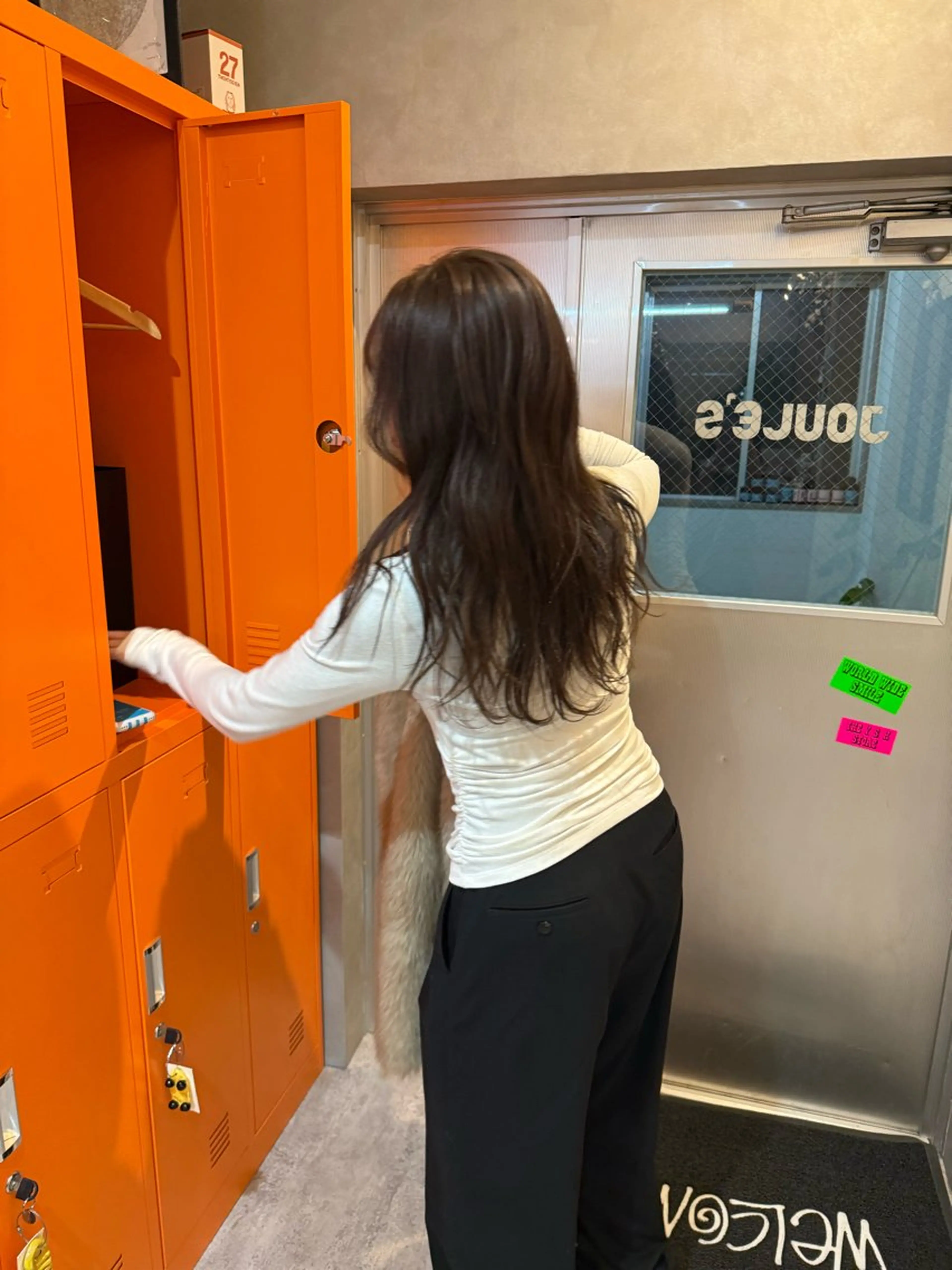 セミロング カラー グレージュ ブリーチモデル yumekaのヘアスタイル