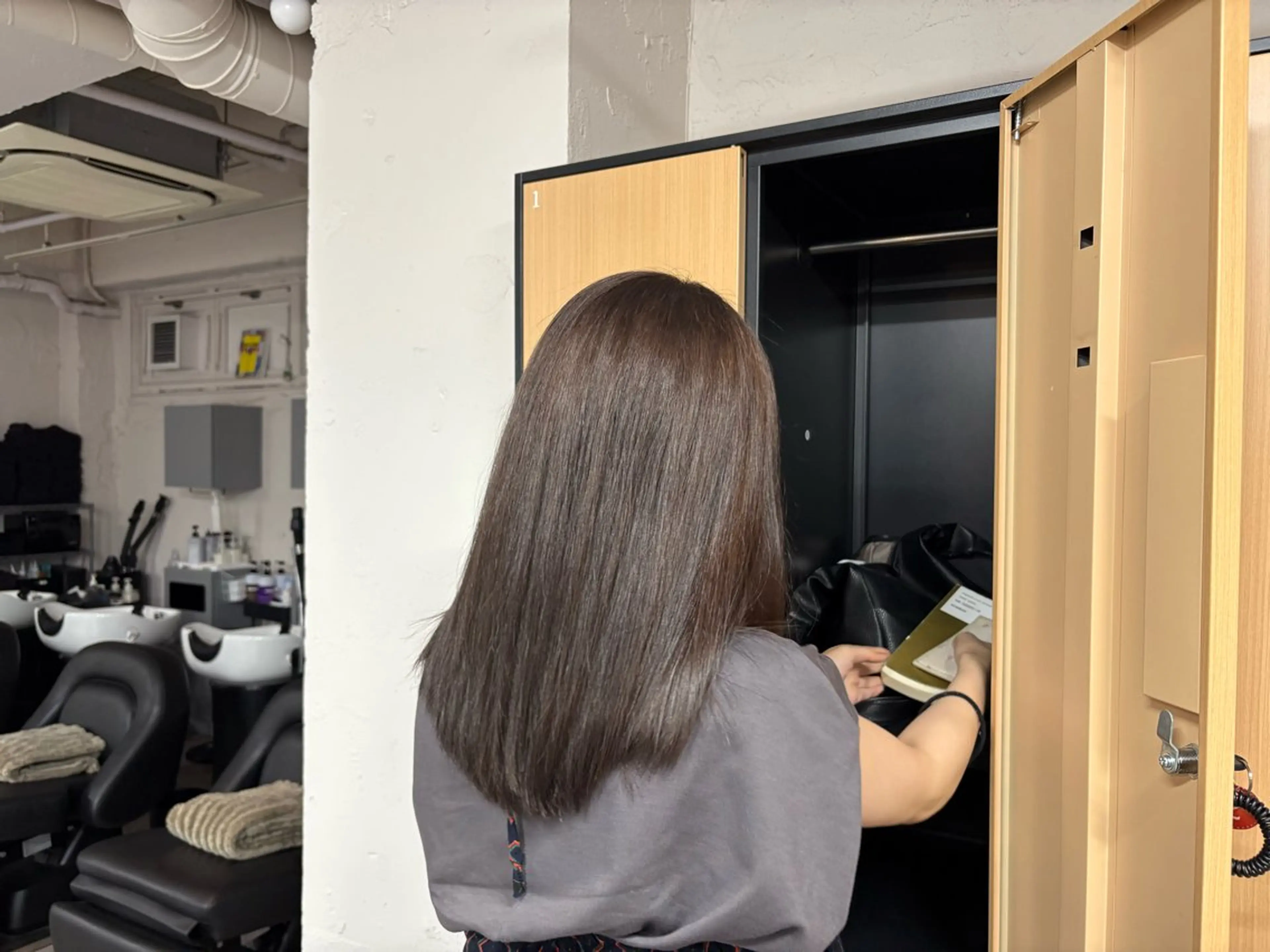 セミロング ヘアカラー tokute 中野真咲🐺のヘアスタイル