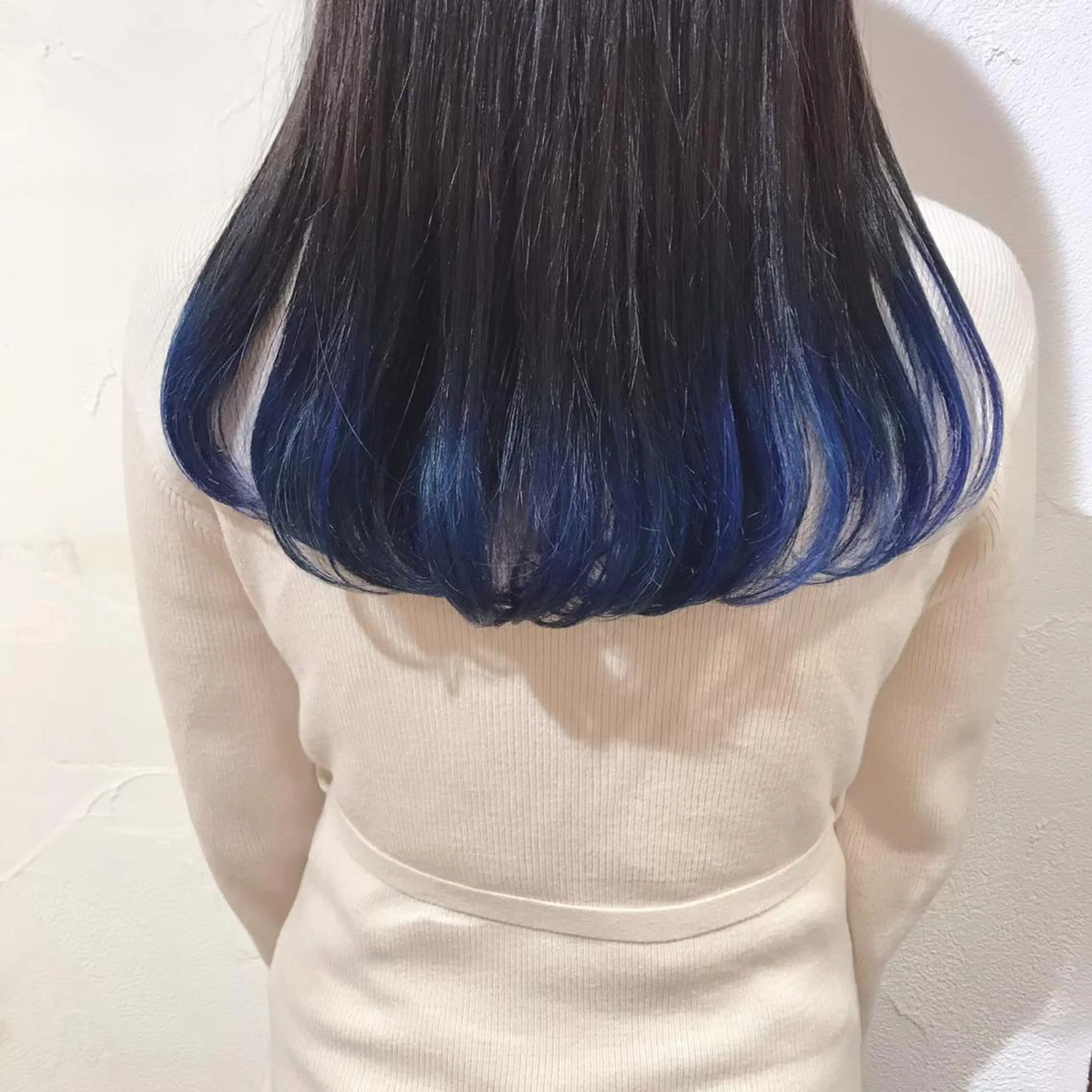 ロング カラー 黒髪 ブルーカラー 卒業式のヘアスタイル 藤井 貴美子のヘアスタイル