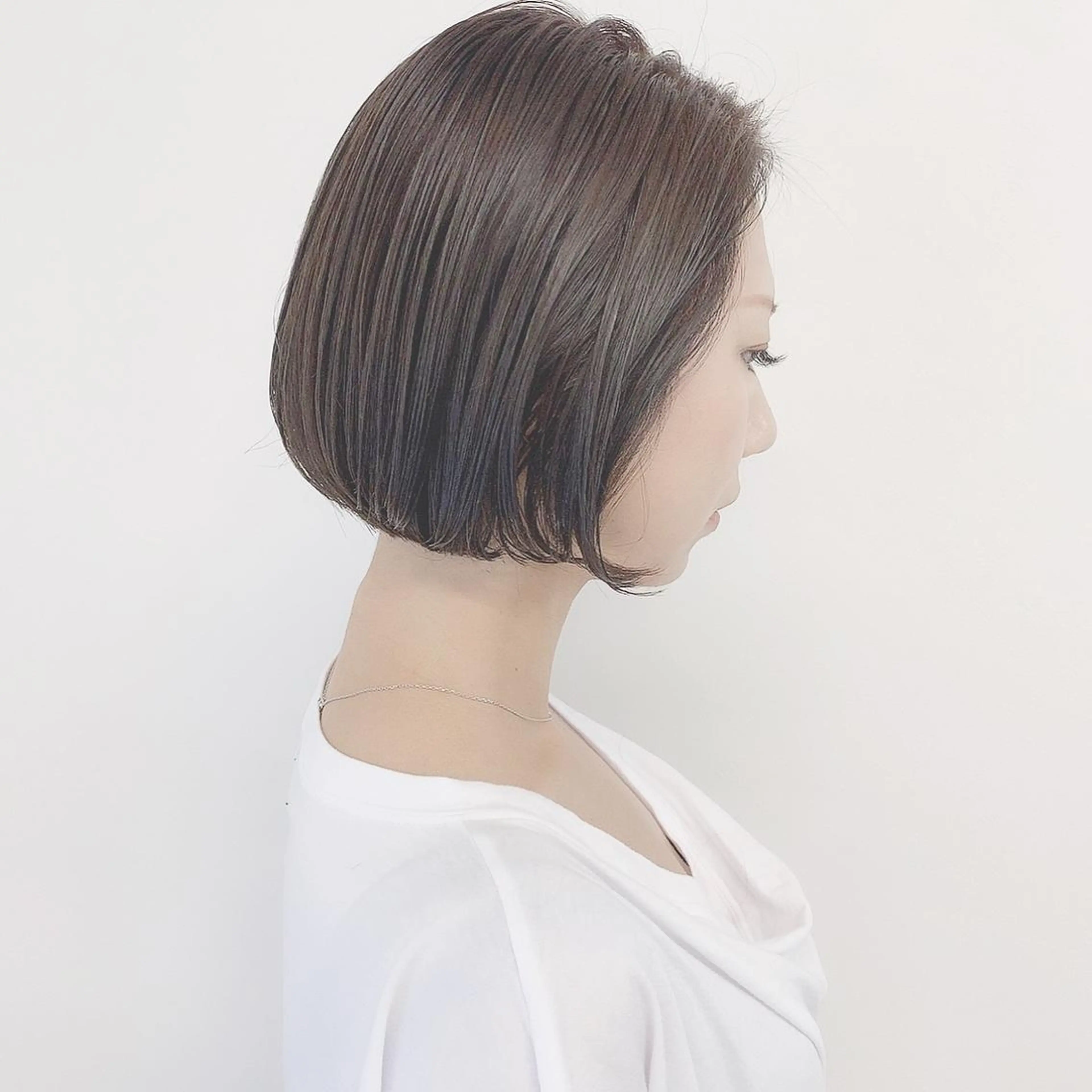 ショート カラー 肌に馴染む暗髪 梅田・増田のヘアスタイル