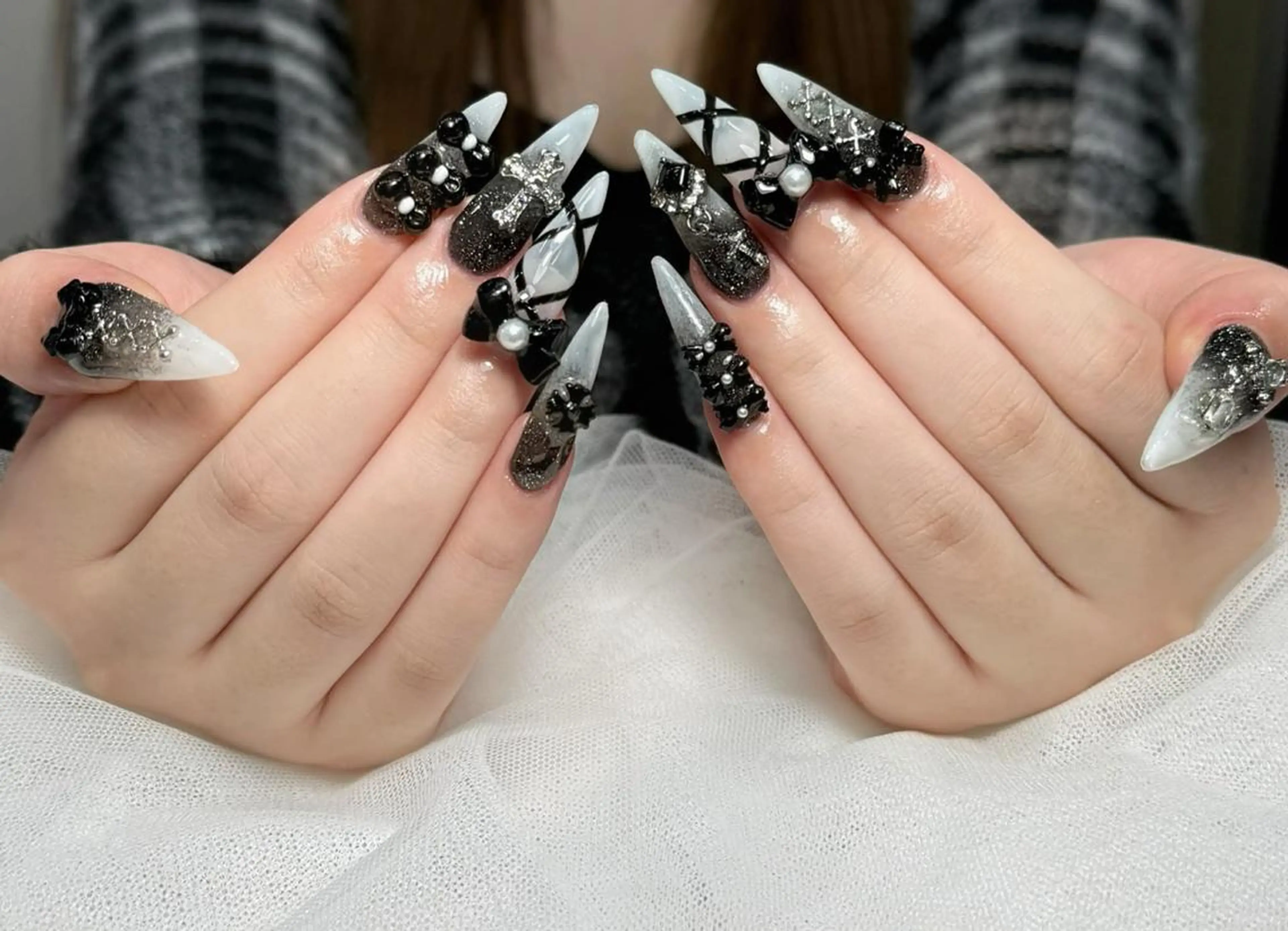 ロング カラー ベージュカラー グラデーションカラー ピンクカラー 韓国風ヘア ハンドネイル 波 なみのネイルデザイン