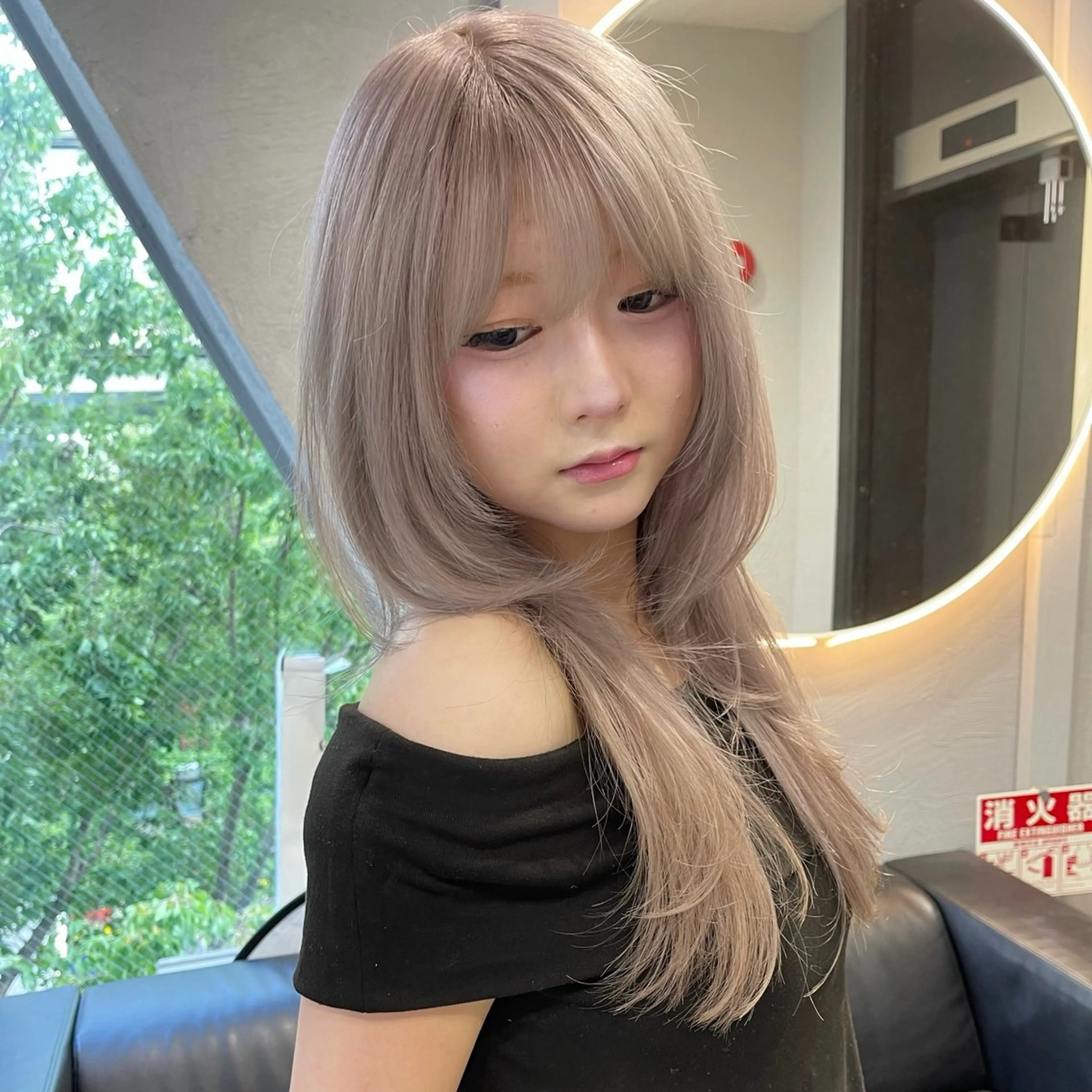 ロング カラー ベージュカラー ブリーチ ケアブリーチ デザインカラー ダブルカラー カット ヘアカラー トリートメント TATSUブリーチ/ ミルクティーベージュのヘアスタイル