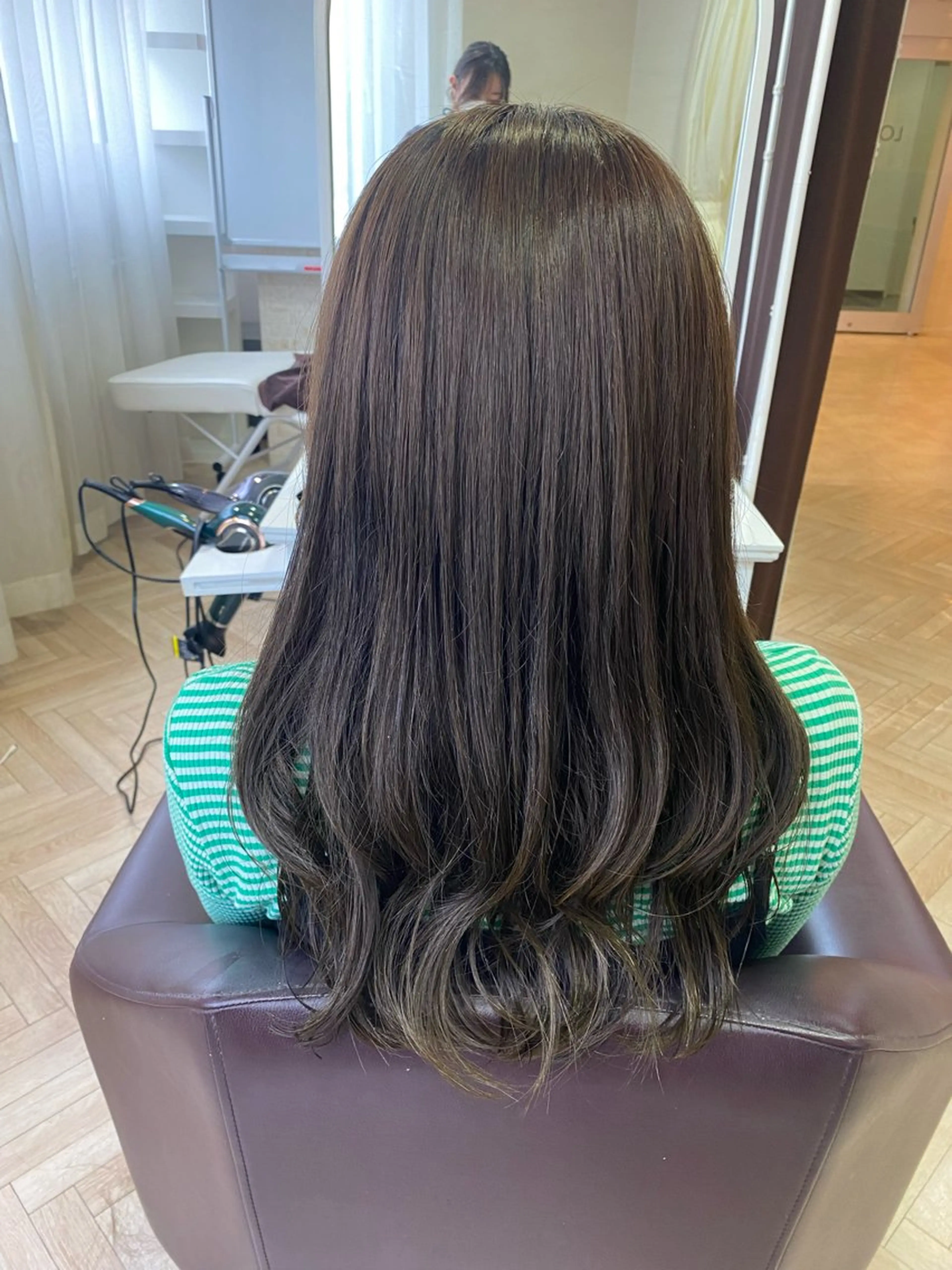 セミロング カラー グレージュ オリーブグレージュ オリーブグレー 鈴木 二依奈のヘアスタイル