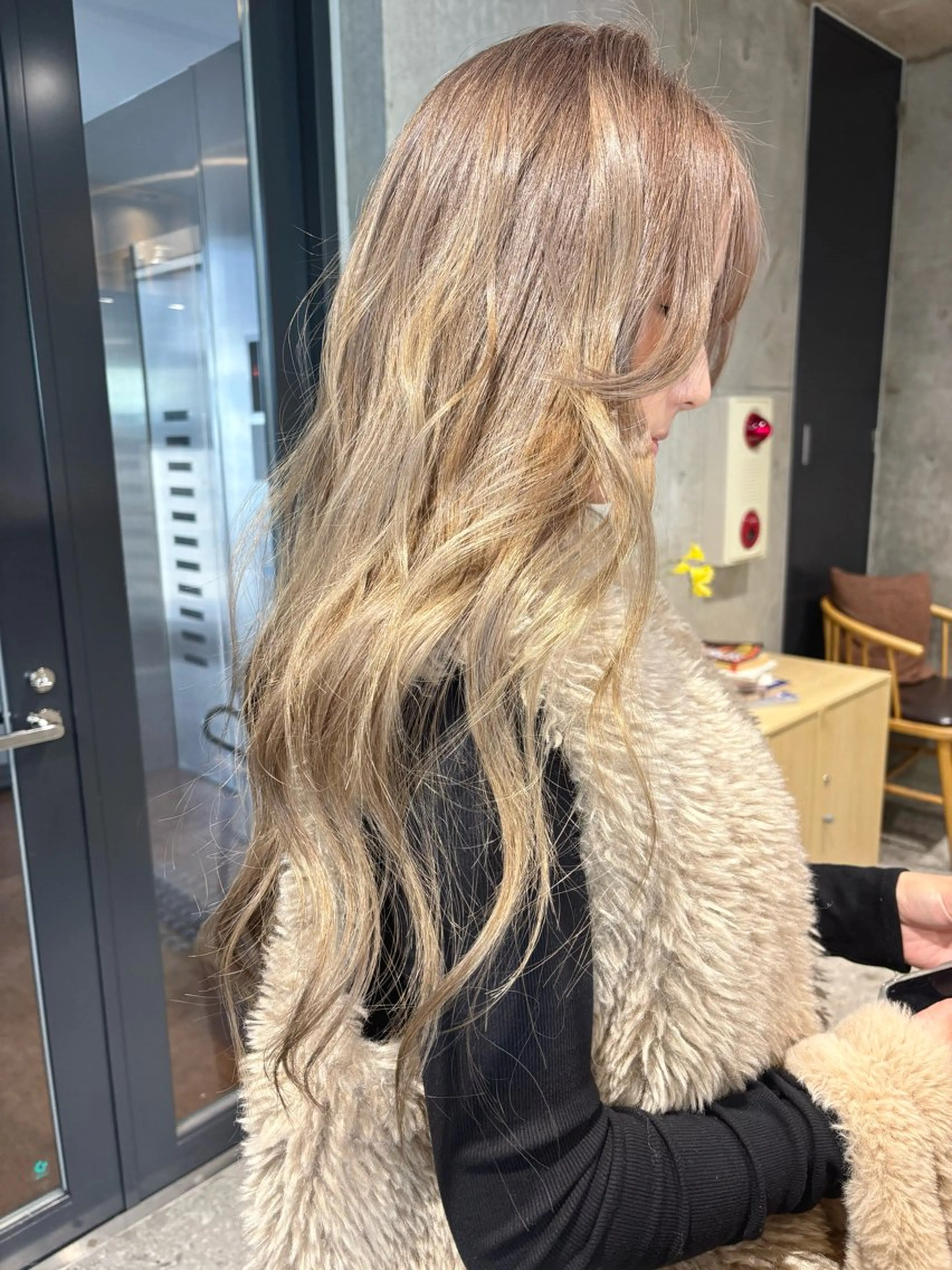 ロング カラー ヘアカラー トリートメント ブリーチカラーレイヤ ーカット🦋annaのヘアスタイル