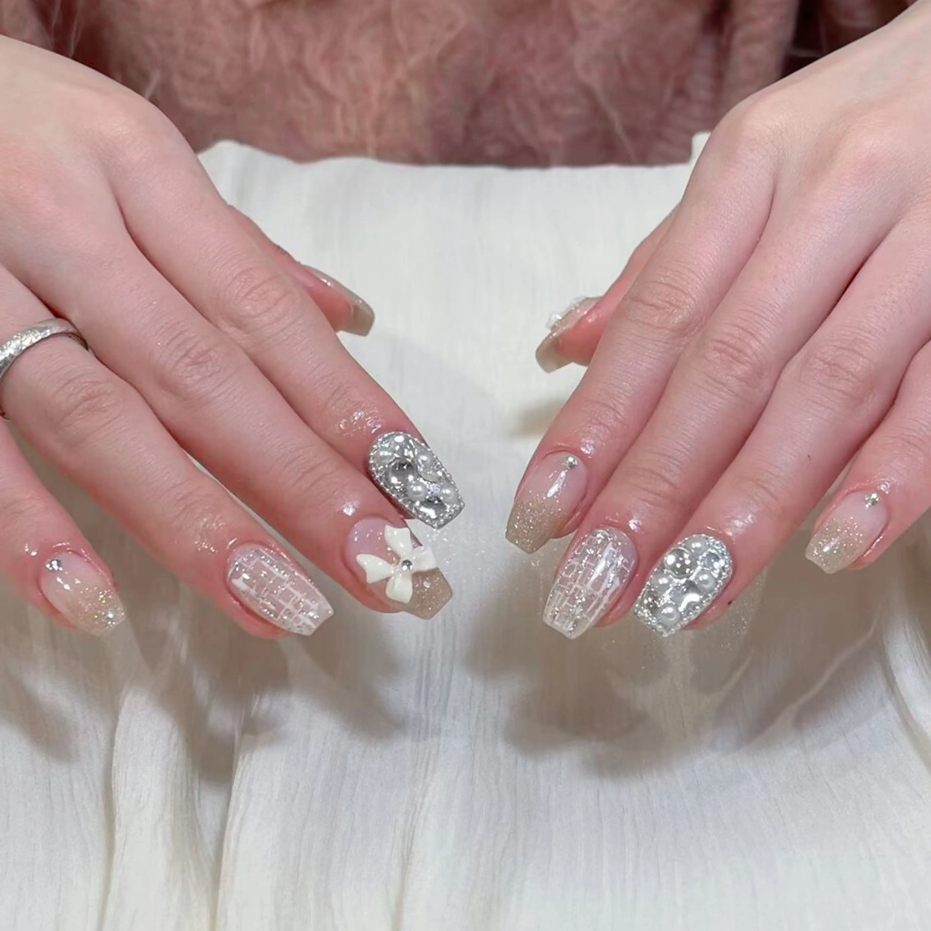 ネイル アートネイル オーロラネイル キラキラネイル 韓国ネイル マグネットネイル ハンドネイル ハンドケア Plenty 💞のネイルデザイン