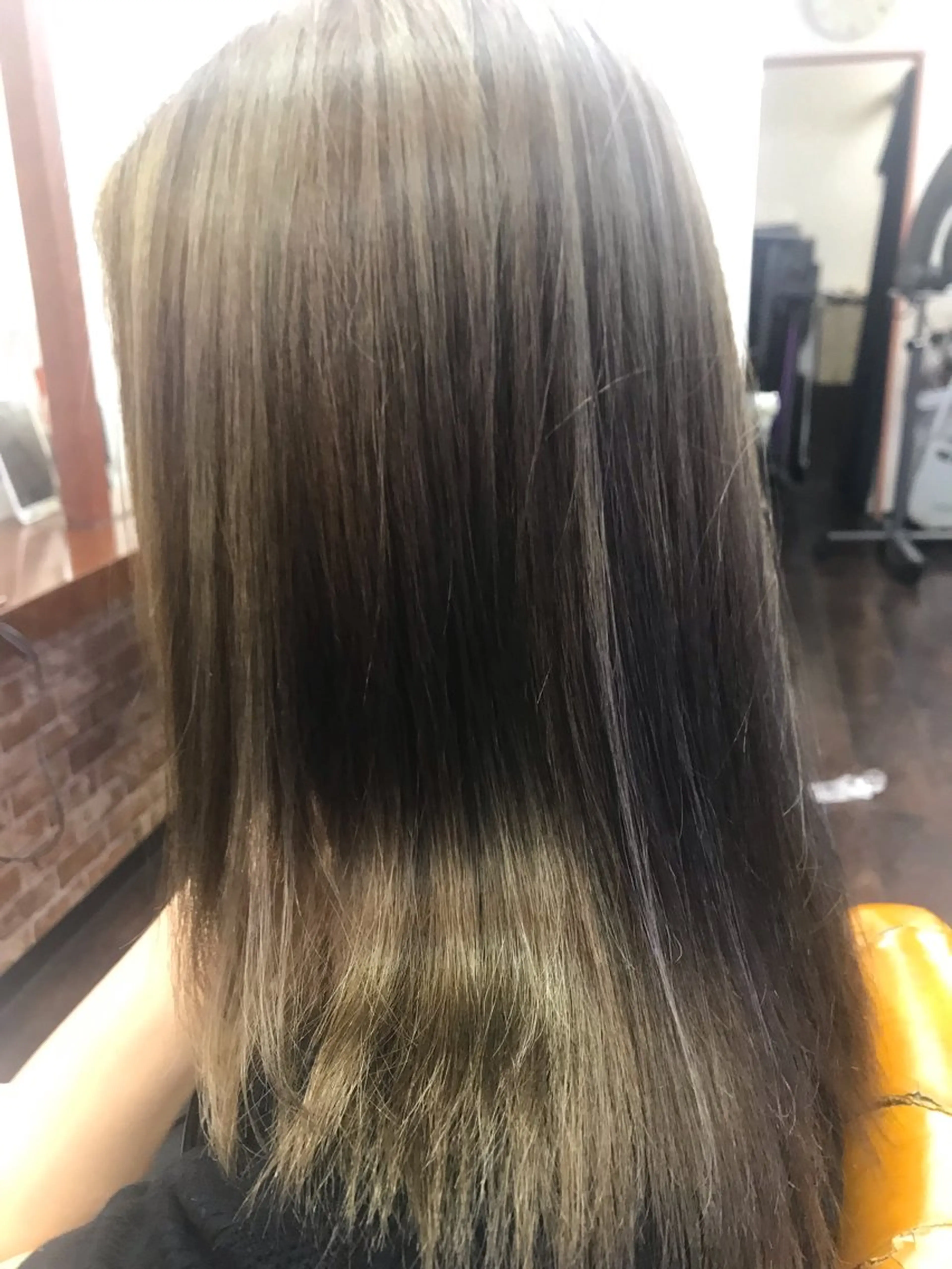 セミロング カラー 桧山 真のヘアスタイル