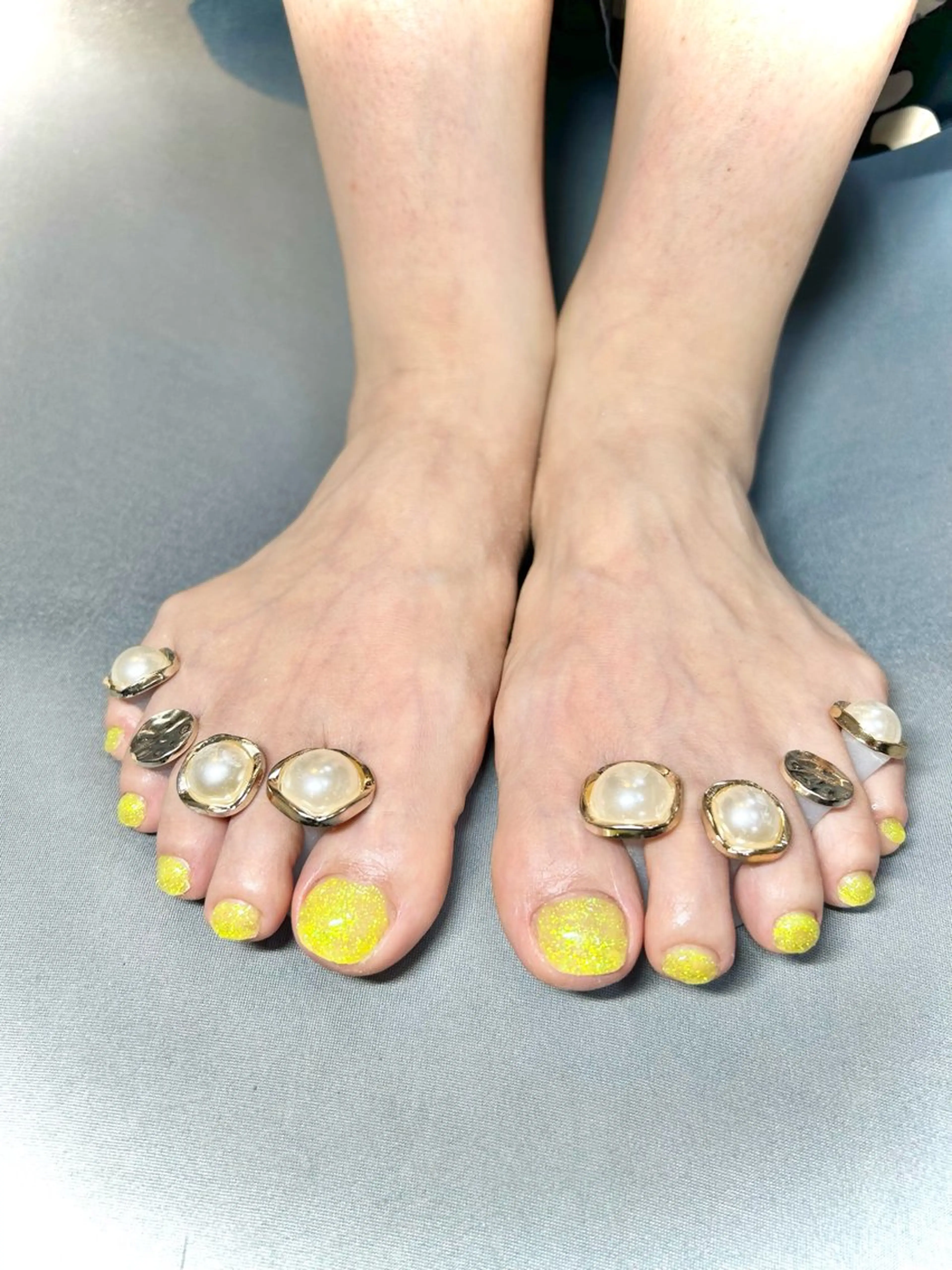 ネイル ラメ(グリッター) ワンカラーネイル 黄色 RiCIEL 【リシエル】 ネイル&アイラッシュ新琴似店所属・Ito Aiのネイルデザイン