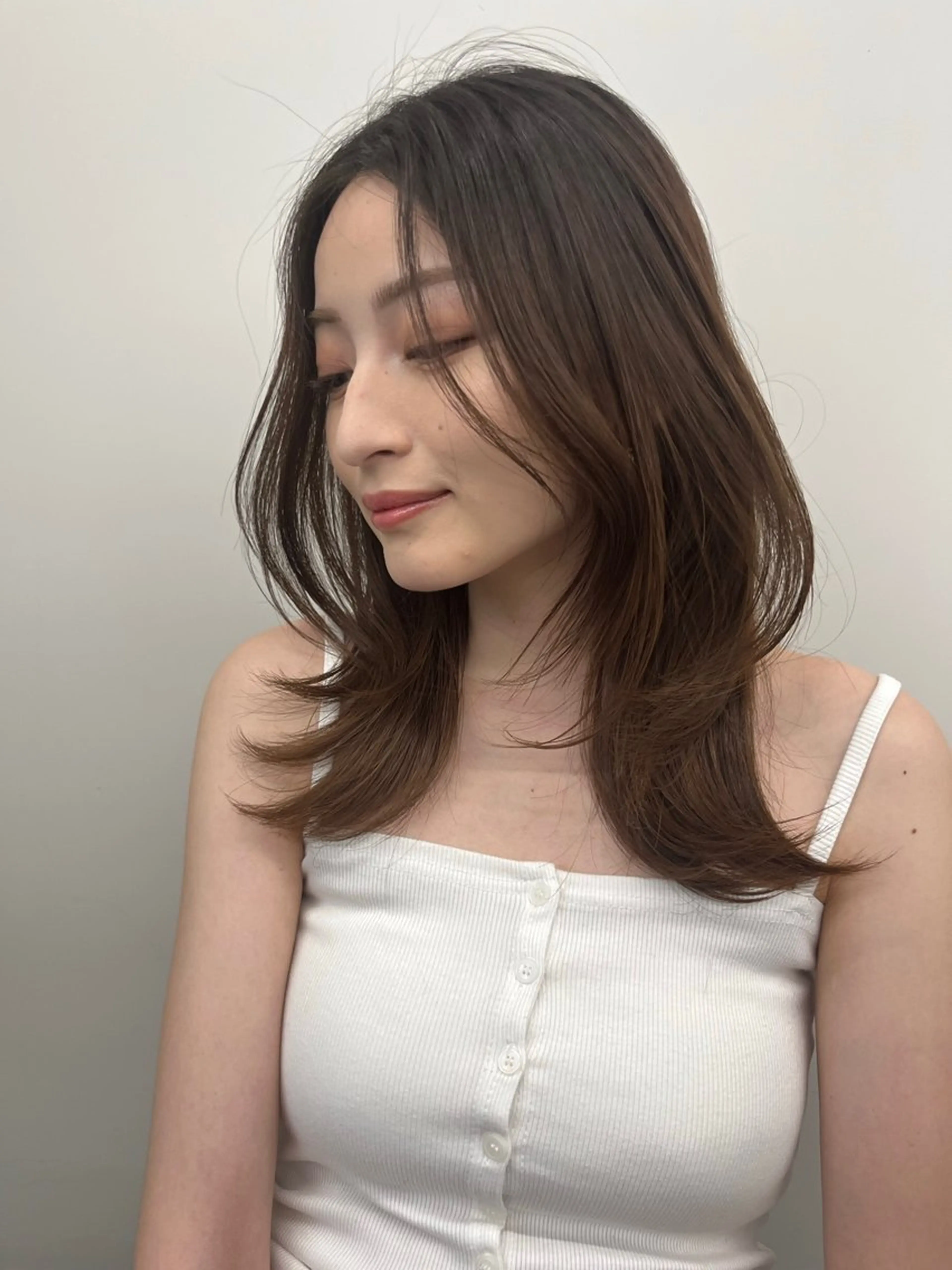 ミディアム レイヤーカット🤍 seriraのヘアスタイル