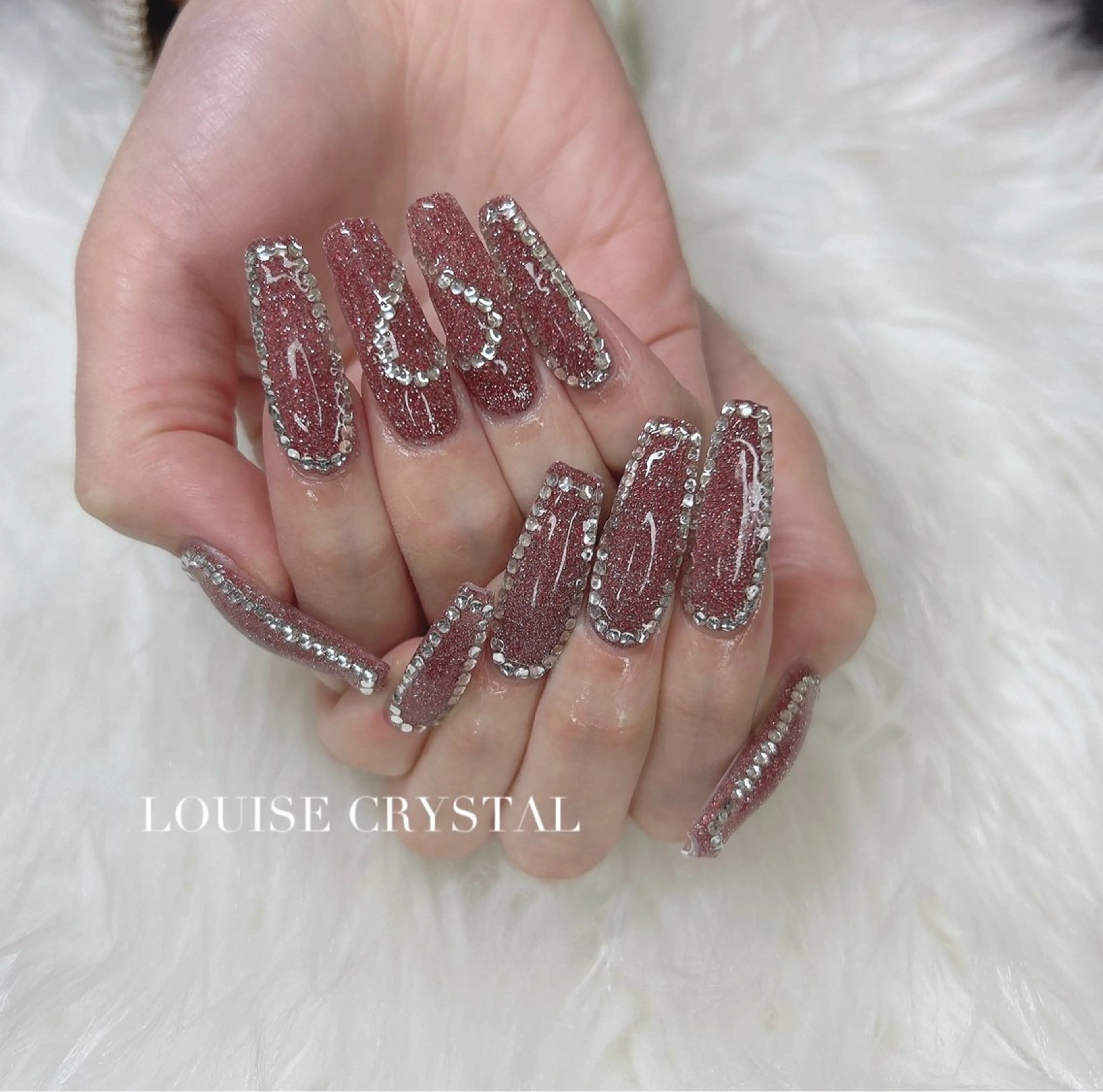 ネイル ハンドネイル LOUISE CRYSTALのネイルデザイン