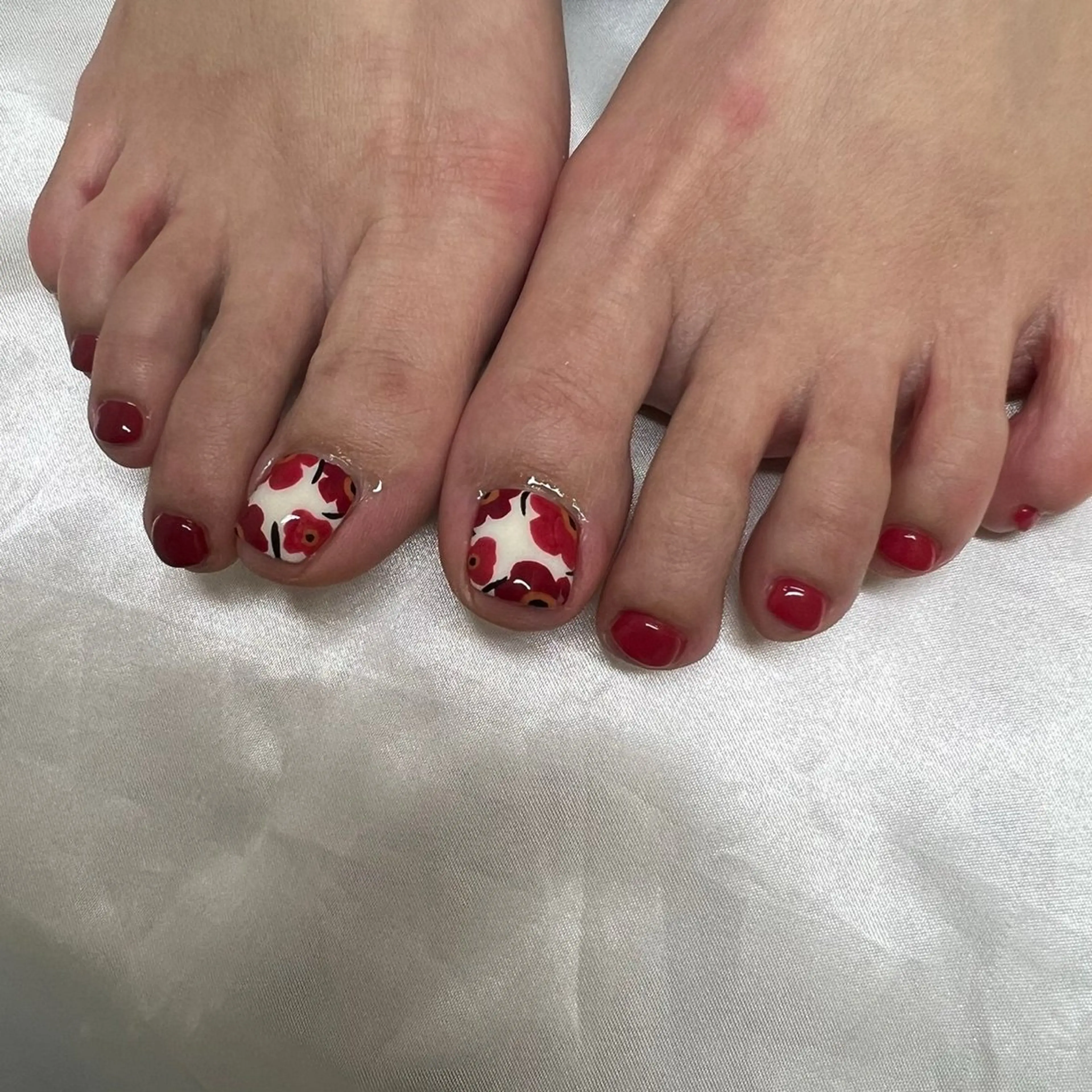 ジェルオフ無料💎フット親指アート🫧甘皮ケア込！の写真