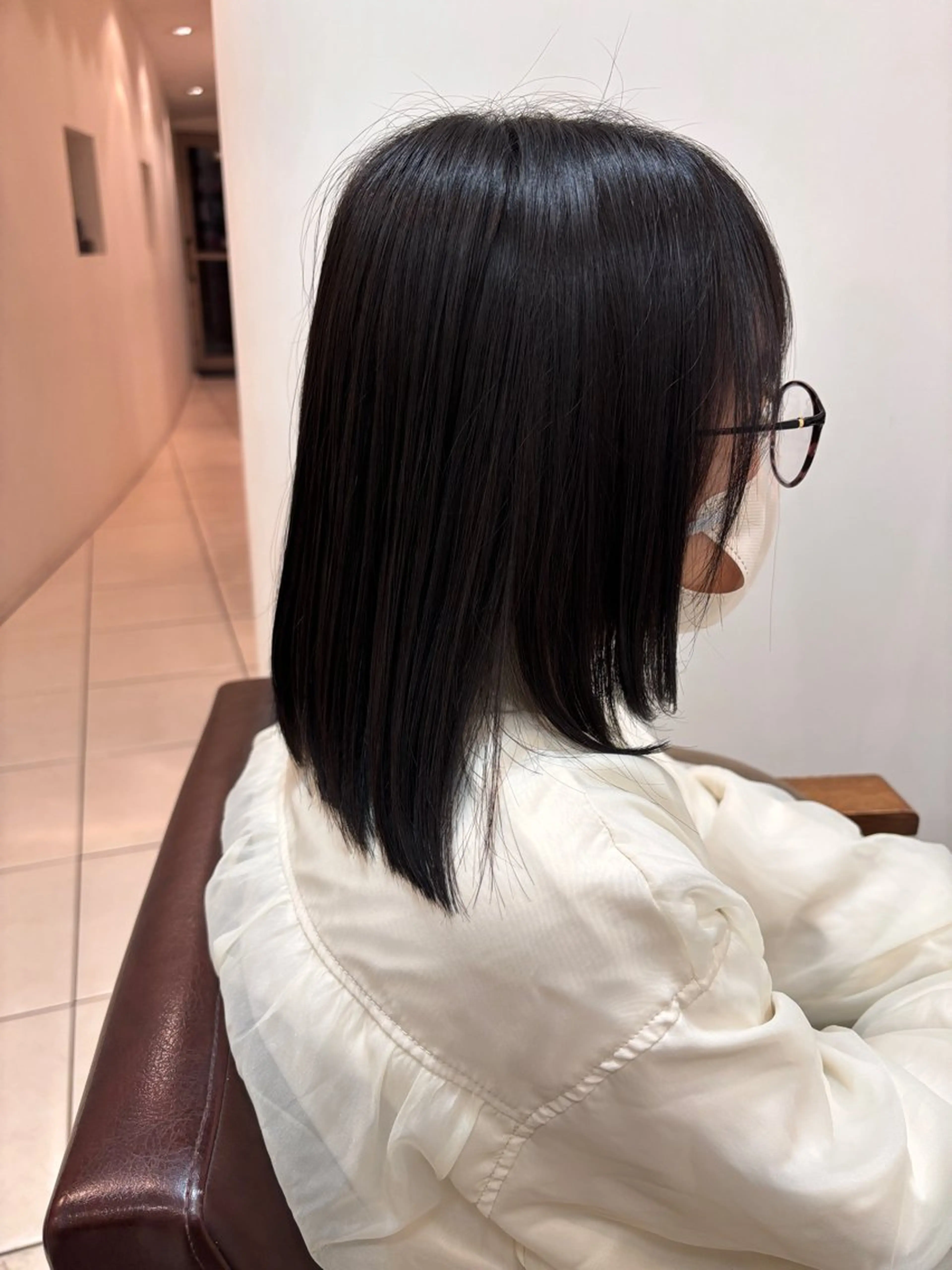 ミディアム 吉井 愛のヘアスタイル