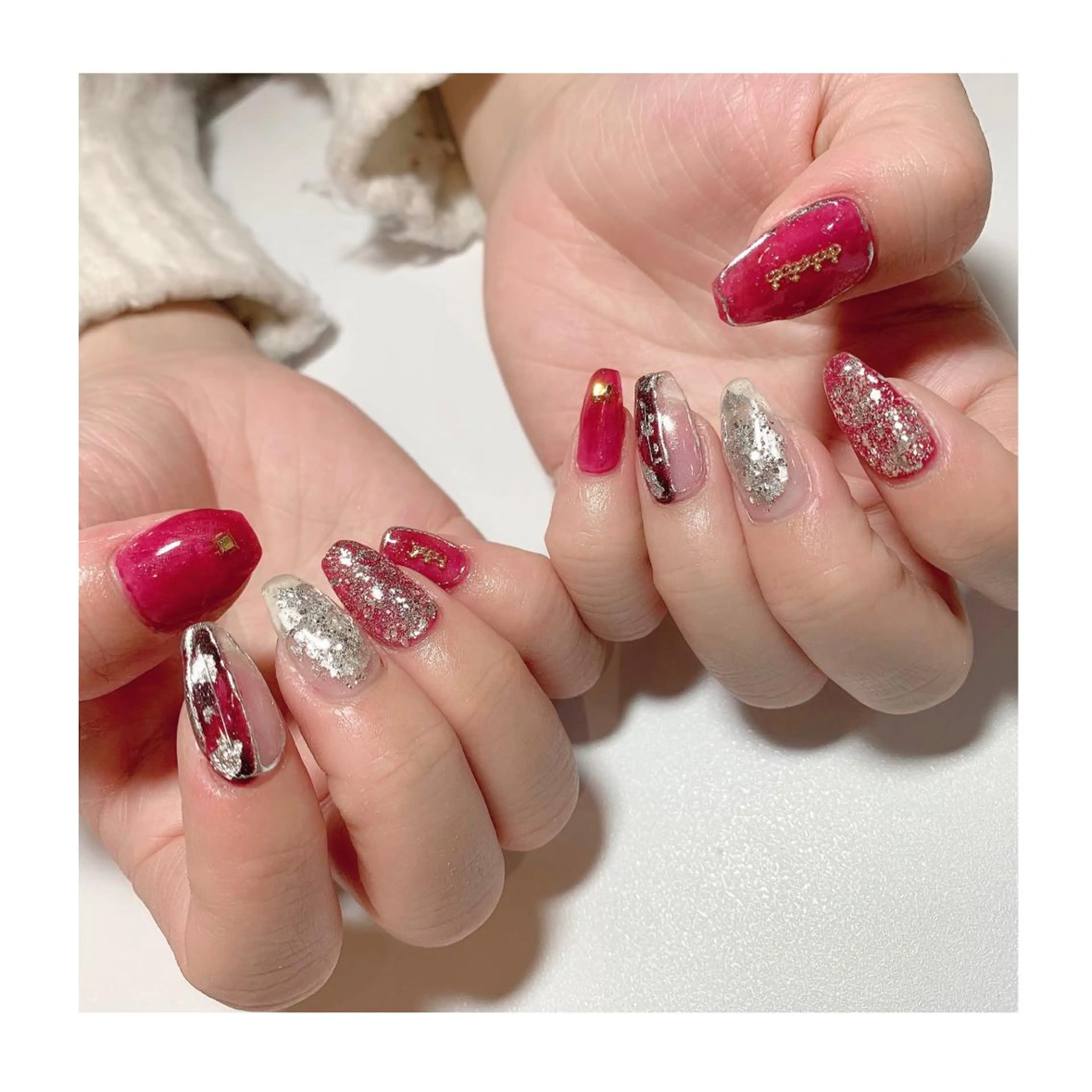 ネイル ニュアンスネイル 赤色 シルバー LaLa Peach 福岡のマツエク・マツパデザイン