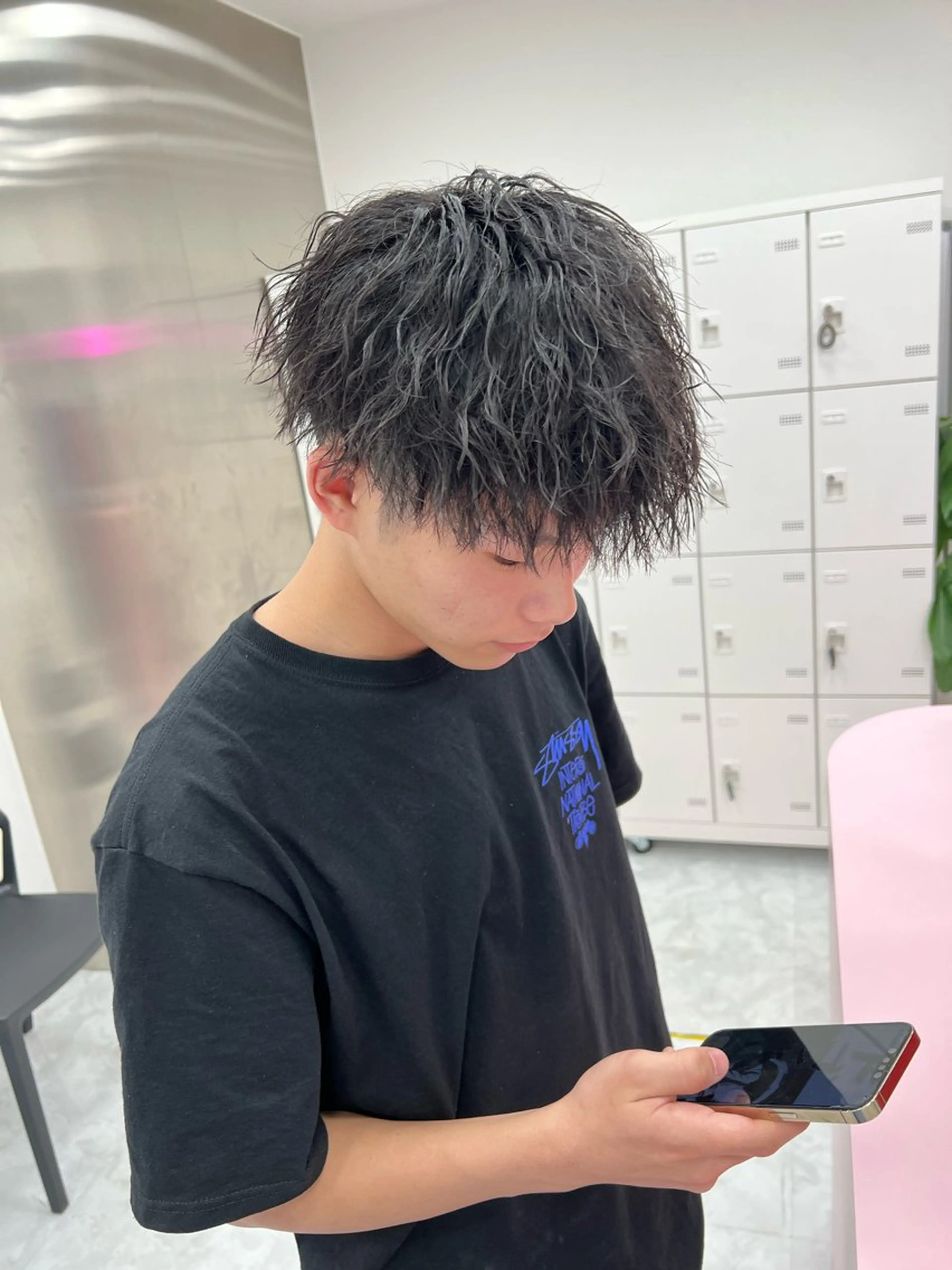 ミディアム パーマ メンズ ミディアムパーマ センターパート メンズ韓国風 韓国マッシュ マッシュウルフ メンズパーマ特化 TAIGAのヘアスタイル