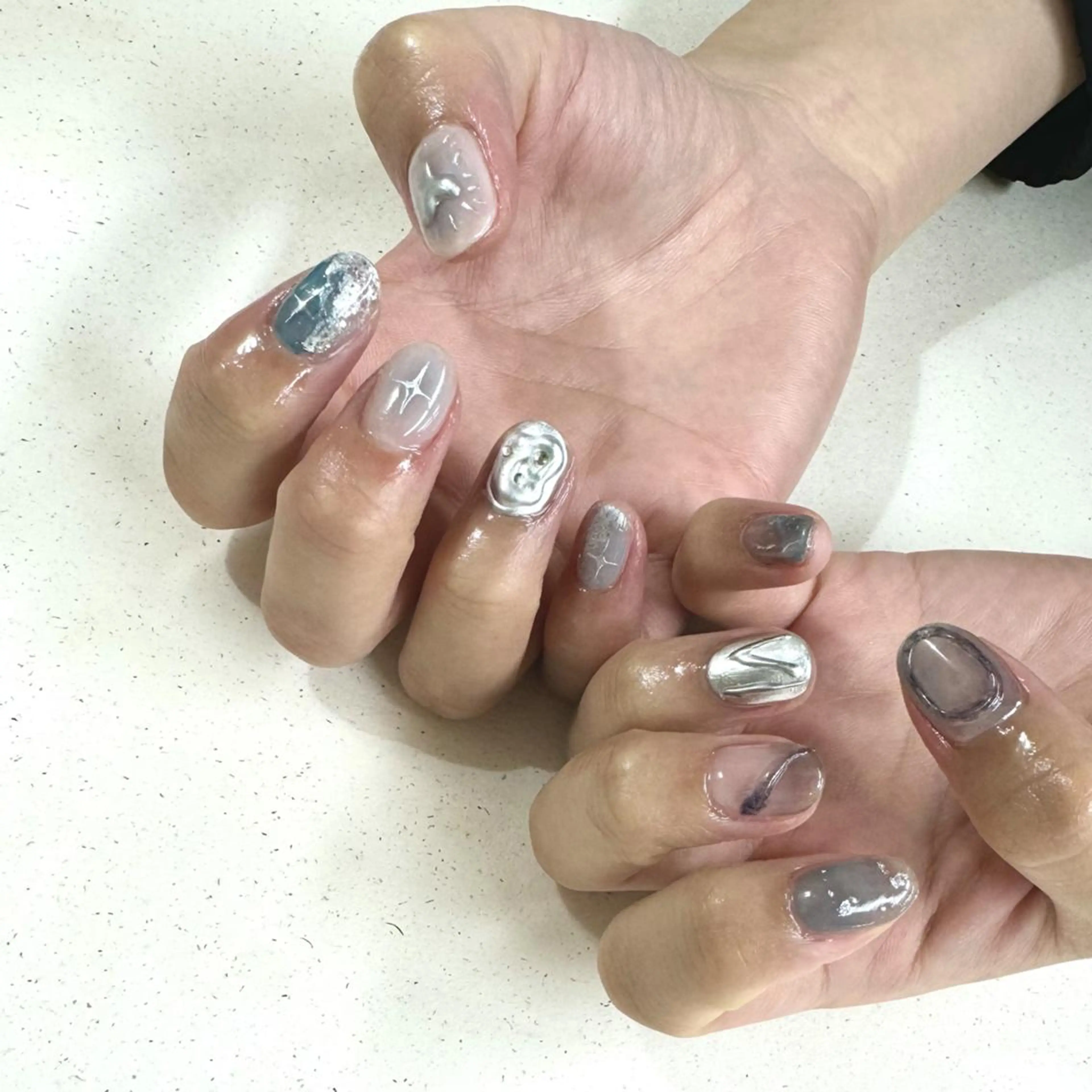 ネイル ジェルネイル ハート 韓国ネイル ニュアンスネイル ショートネイル nailstudio eviz新宿店のネイルデザイン