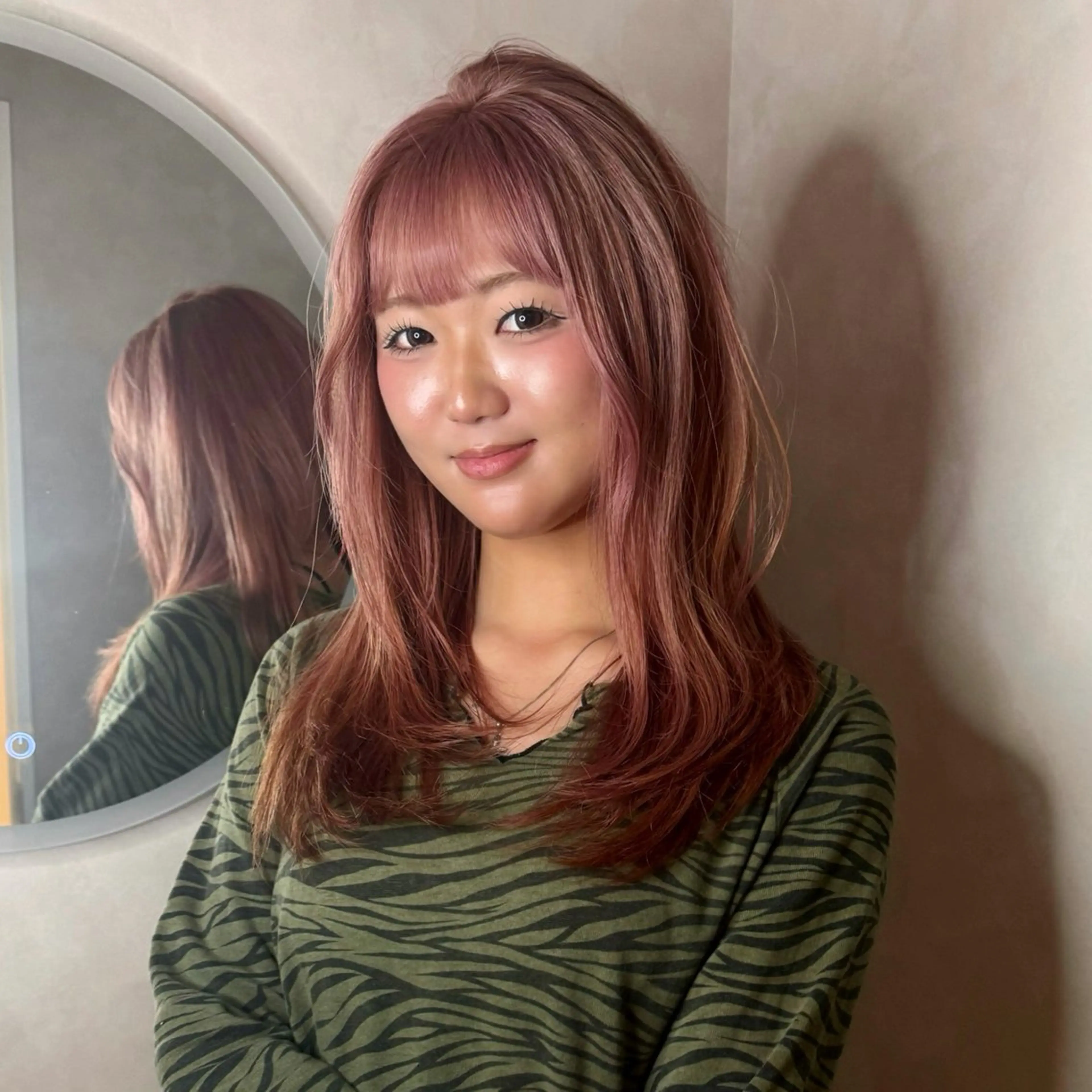 セミロング カラー ベージュカラー ブリーチ ピンクカラー ピンクベージュ ヘアカラー Hinako🦋 ブリーチカラーのヘアスタイル