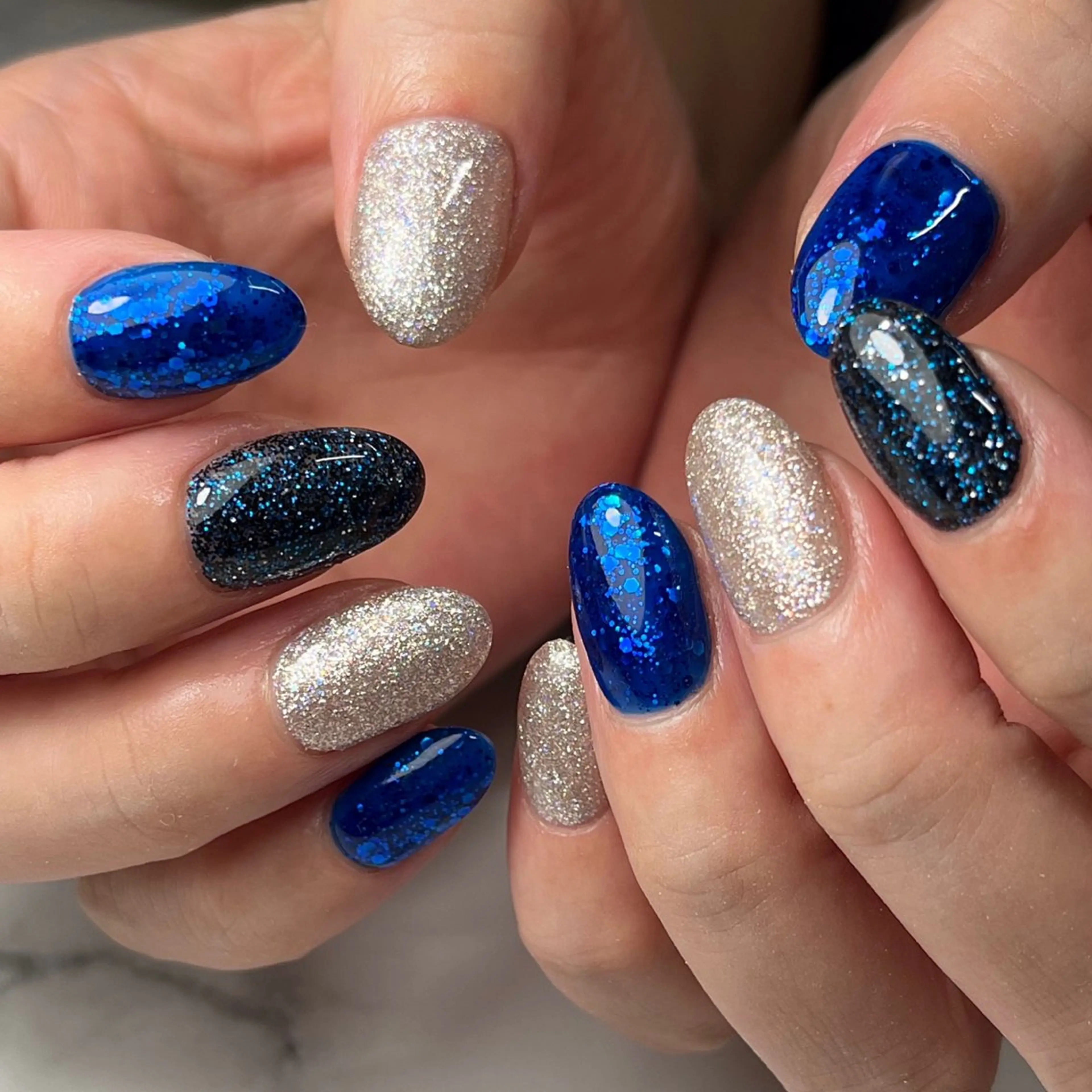 ネイル ブルー ワンカラーネイル ショートネイル シルバー ハンドネイル NAIL NOWのネイルデザイン