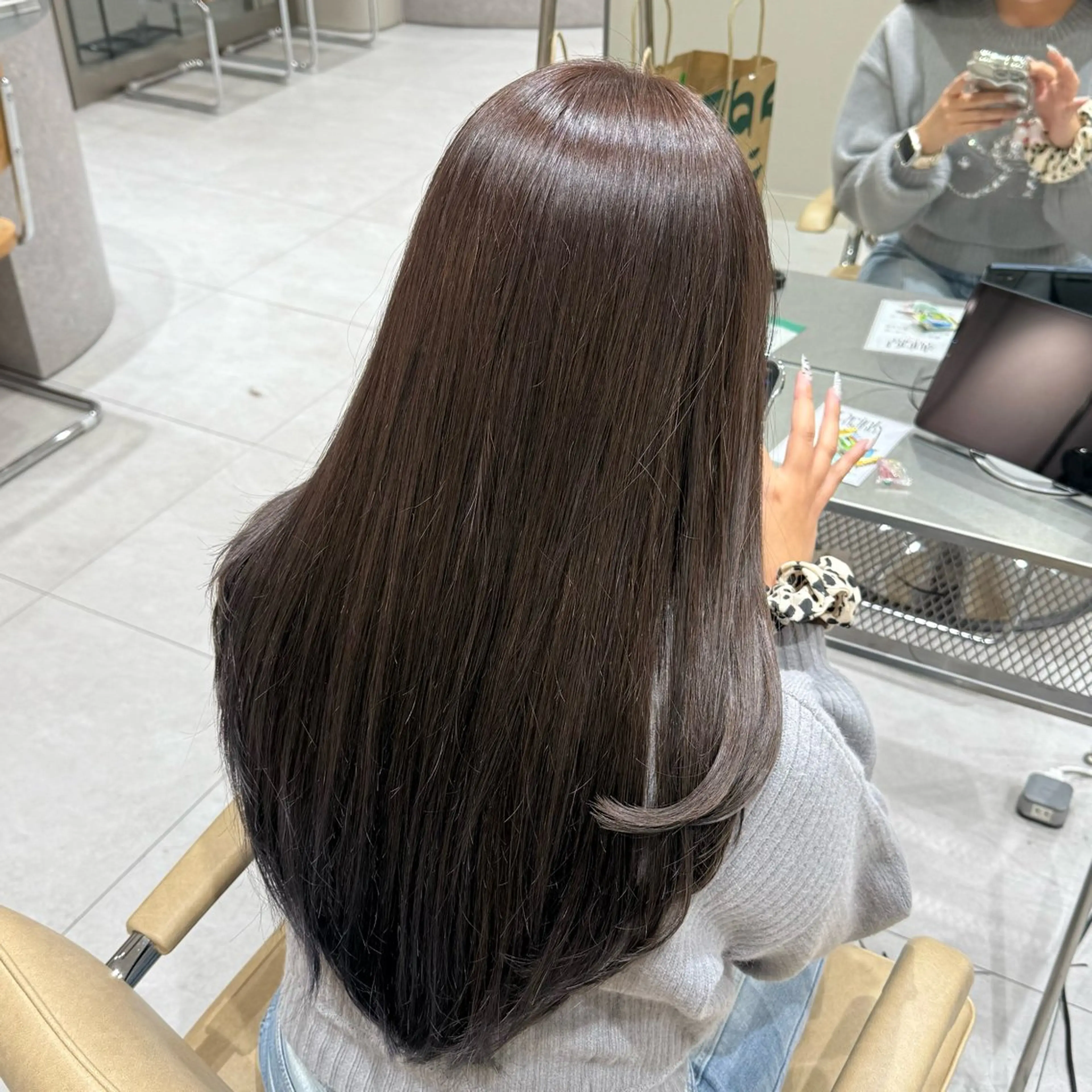 ロング カラー ヘアカラー トリートメント 韓国レイヤー｜ 透明感カラー｜ココナのヘアスタイル