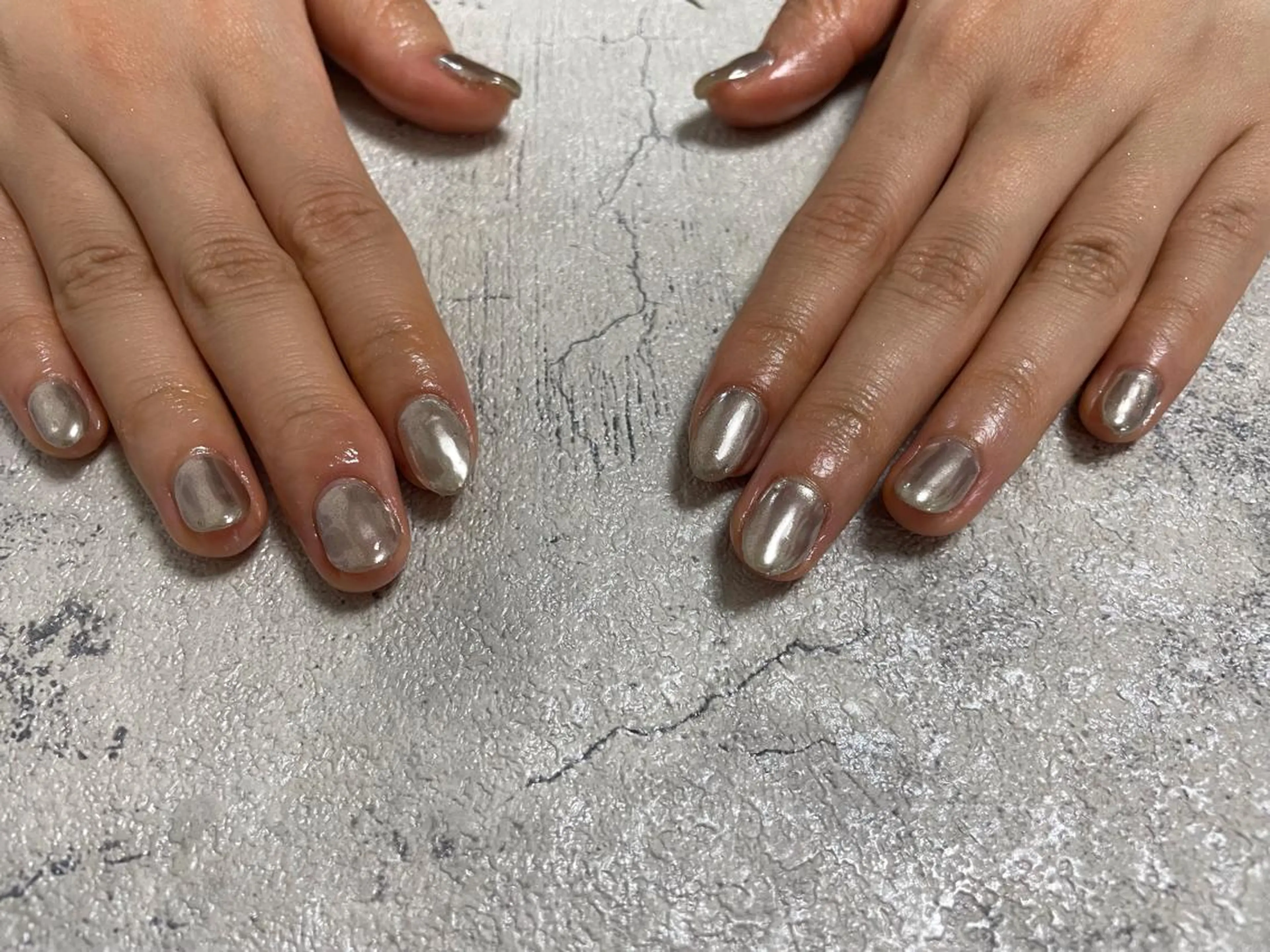 ネイル ミラーネイル シルバー ハンドネイル mogunail &blowのネイルデザイン