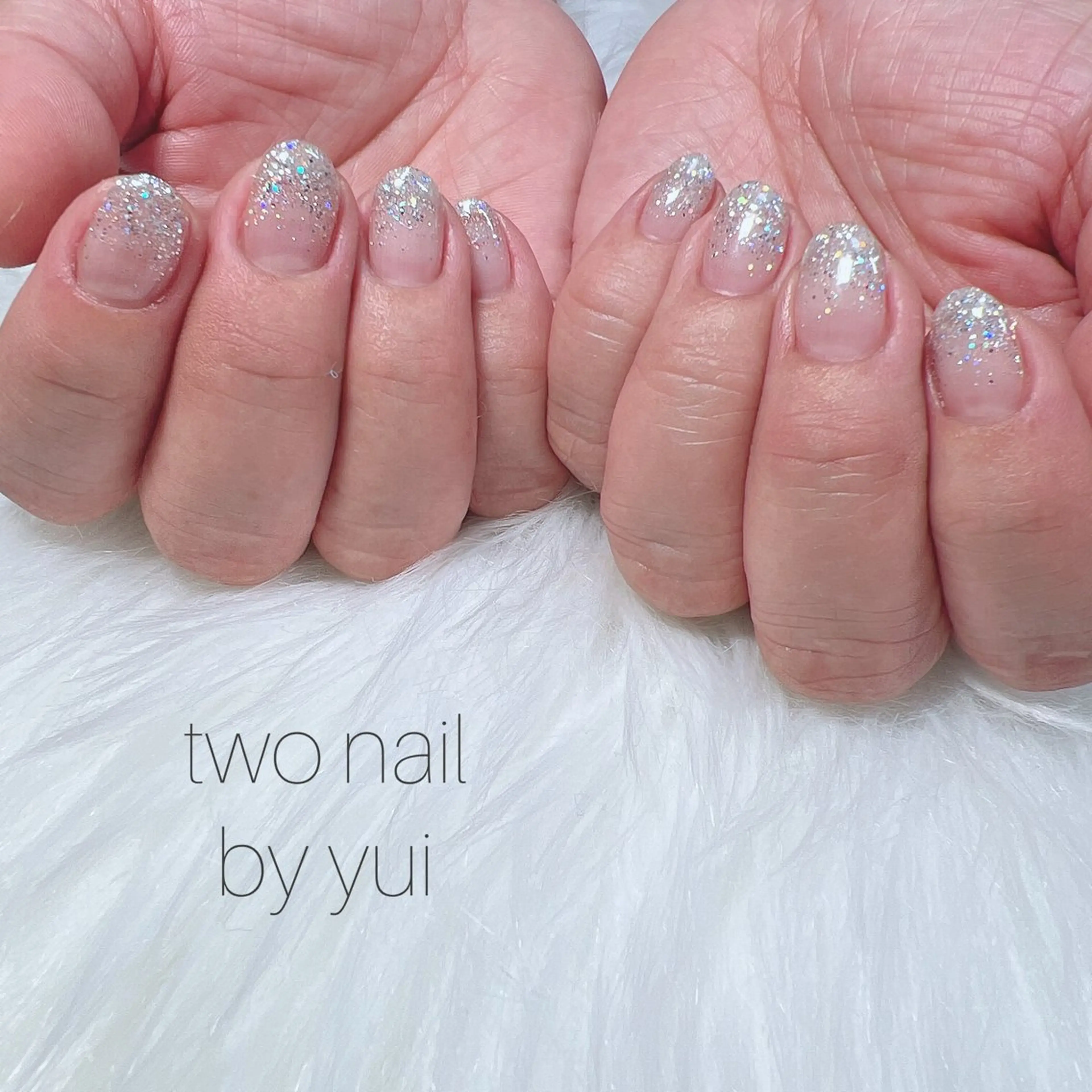 ネイル キラキラネイル ネイルチップ ホワイト ハンドネイル two nailのネイルデザイン