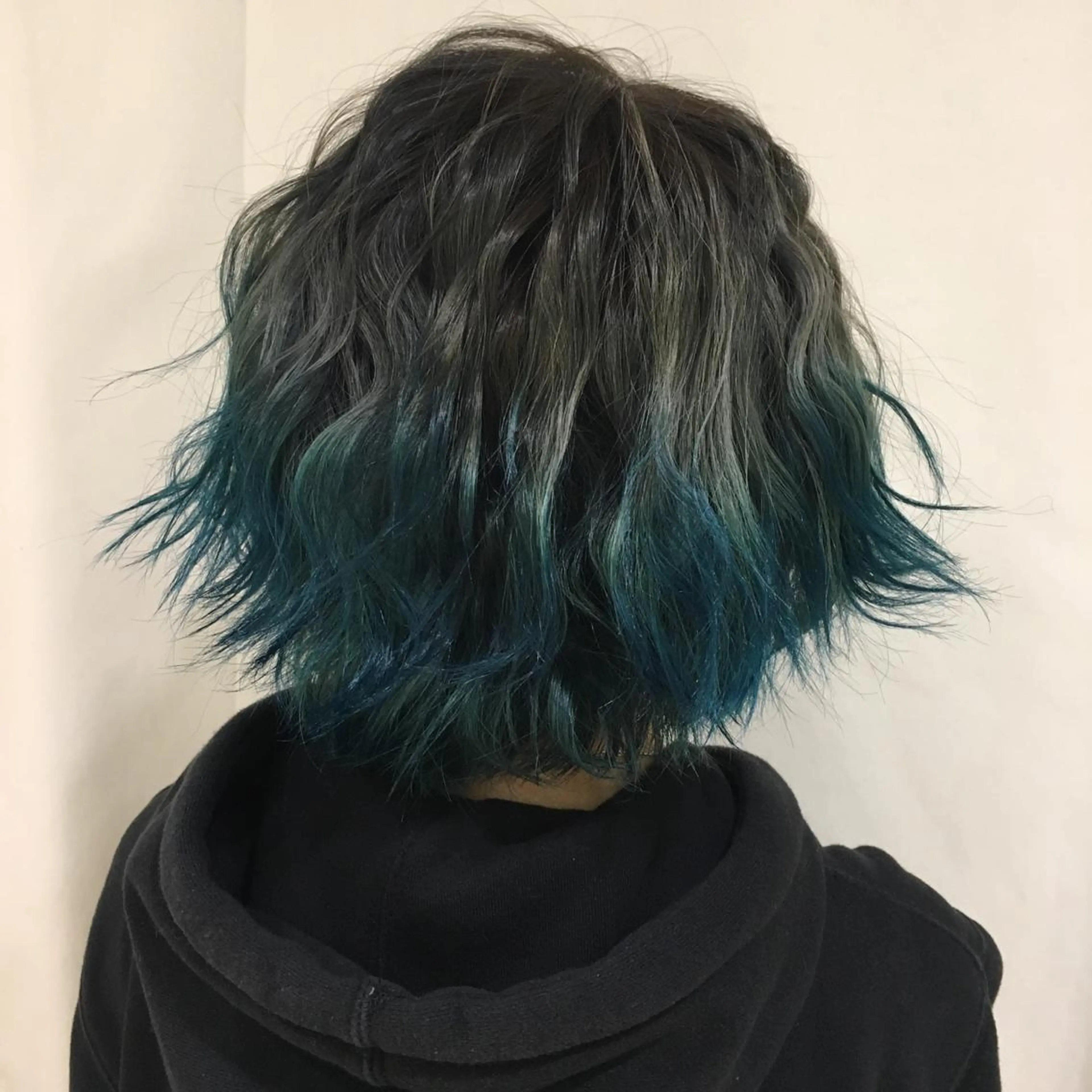ショート カラー ヘアアレンジ アッシュ ブルーカラー グラデーションカラー ヘアカラー きむえり/髪質改善 /うねり広がり改善のヘアスタイル