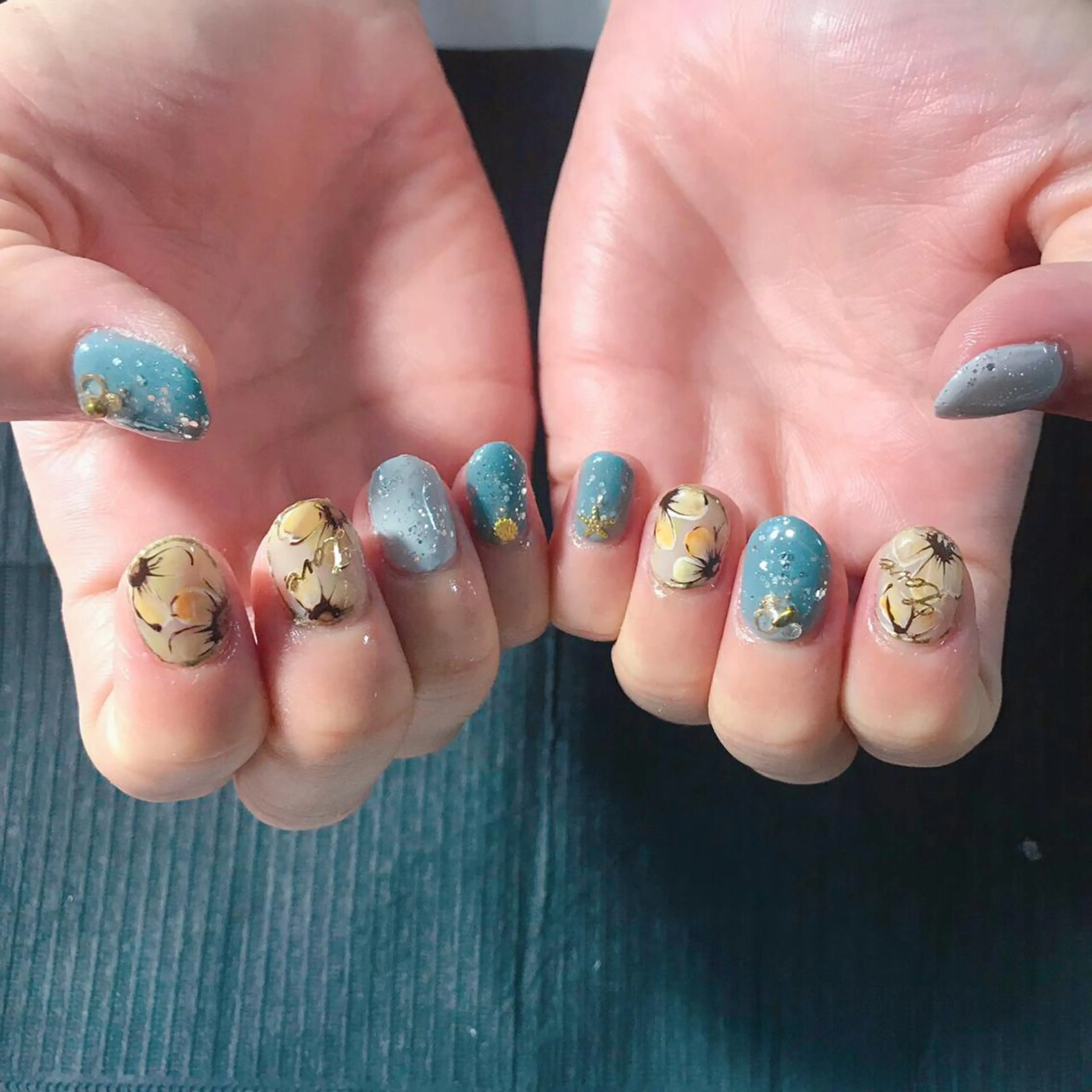 ネイル ブルー ジェルネイル スカルプネイル 豊橋美容院 ソンリエのヘアスタイル