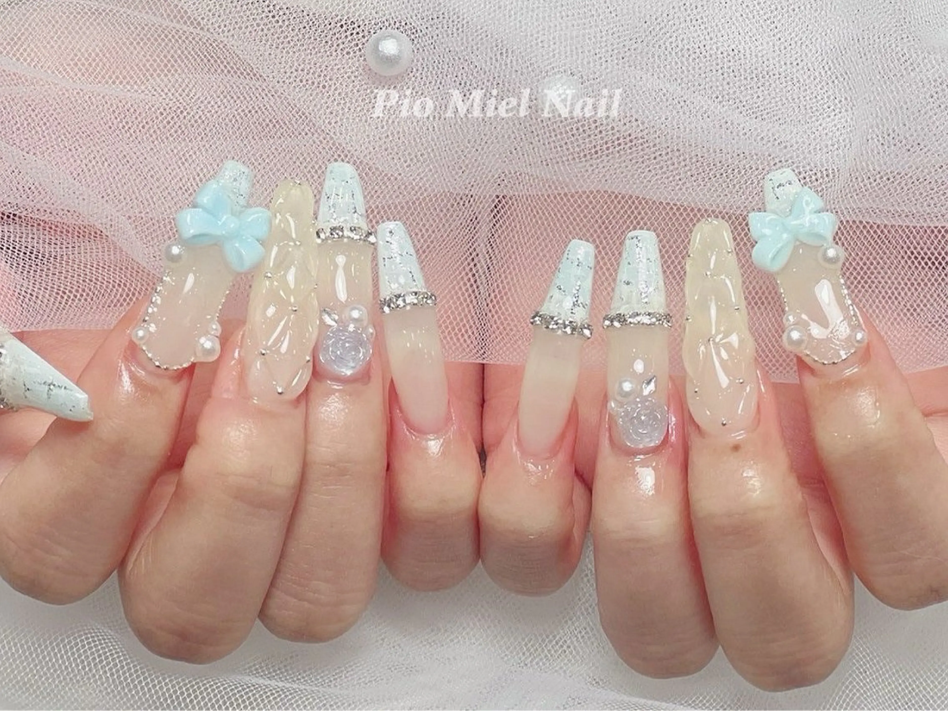 ネイル ブルー ニュアンスネイル リボン シンプルネイル ワンホンネイル ハンドネイル HANA 長さだしのネイルデザイン