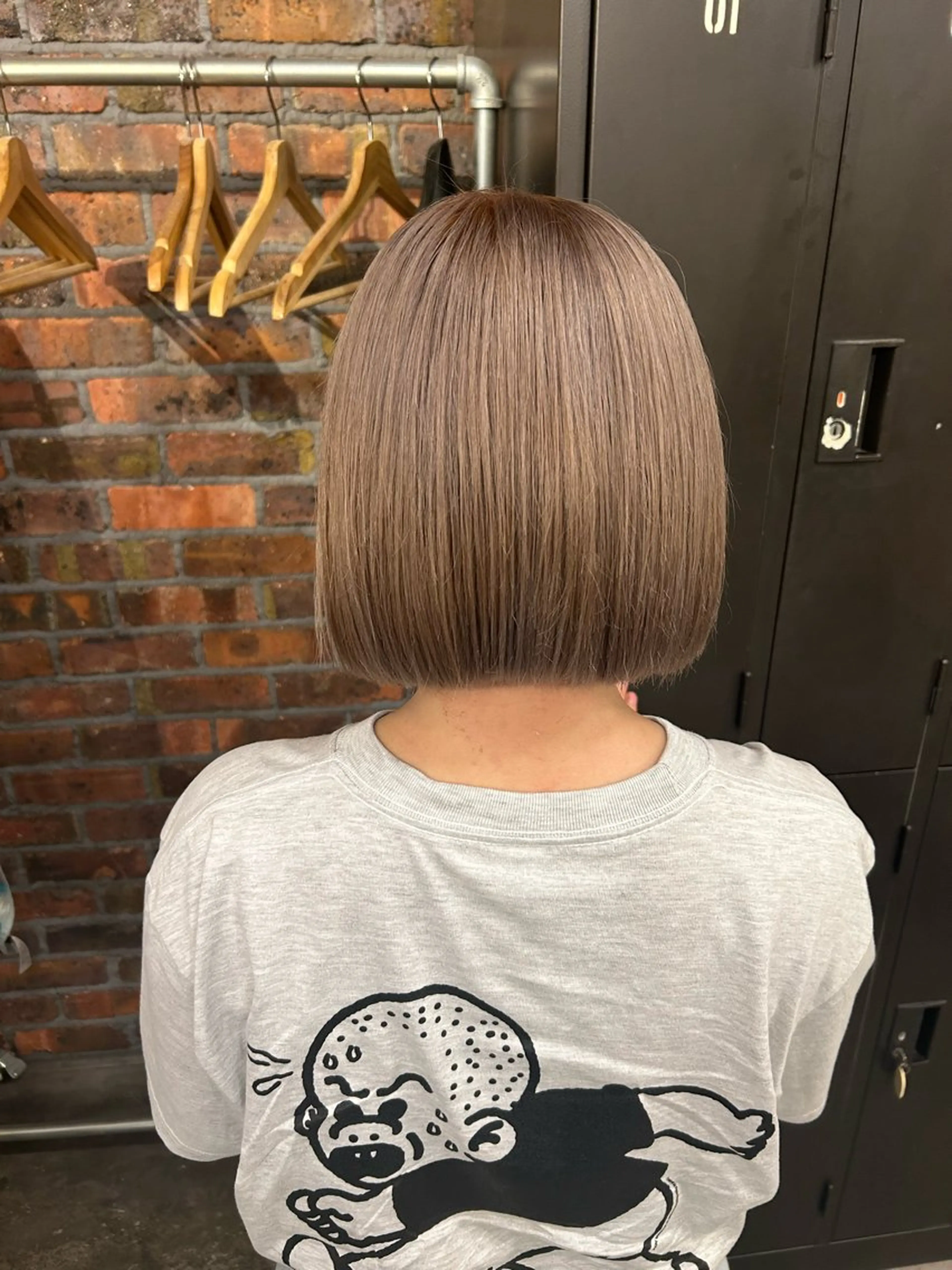 ショート カラー ベージュカラー ミルクティーベージュ ボブ カット ヘアカラー the BRIDGE 加藤みのりのヘアスタイル