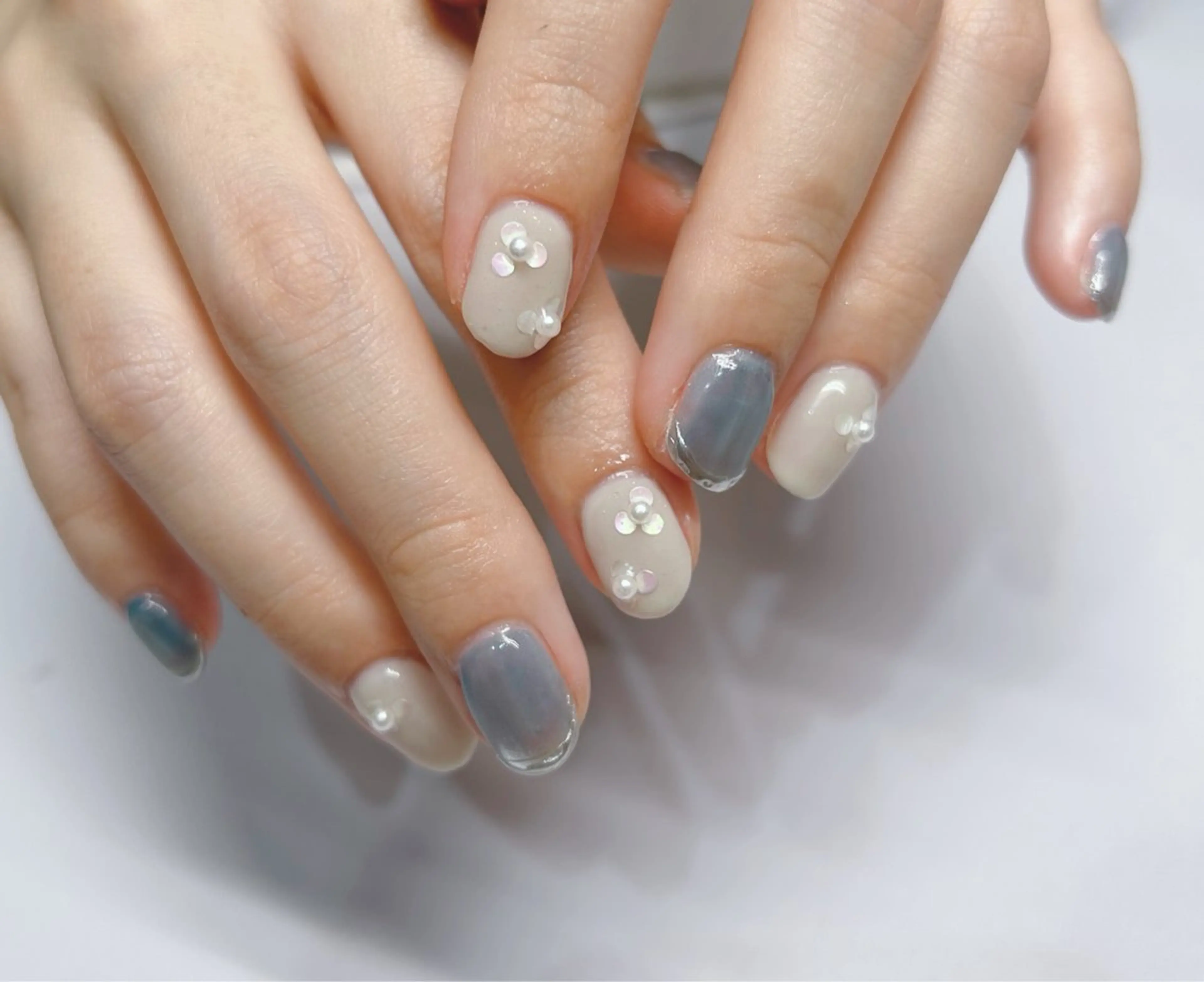 ネイル 透灯 TOUTOU 🪄のネイルデザイン