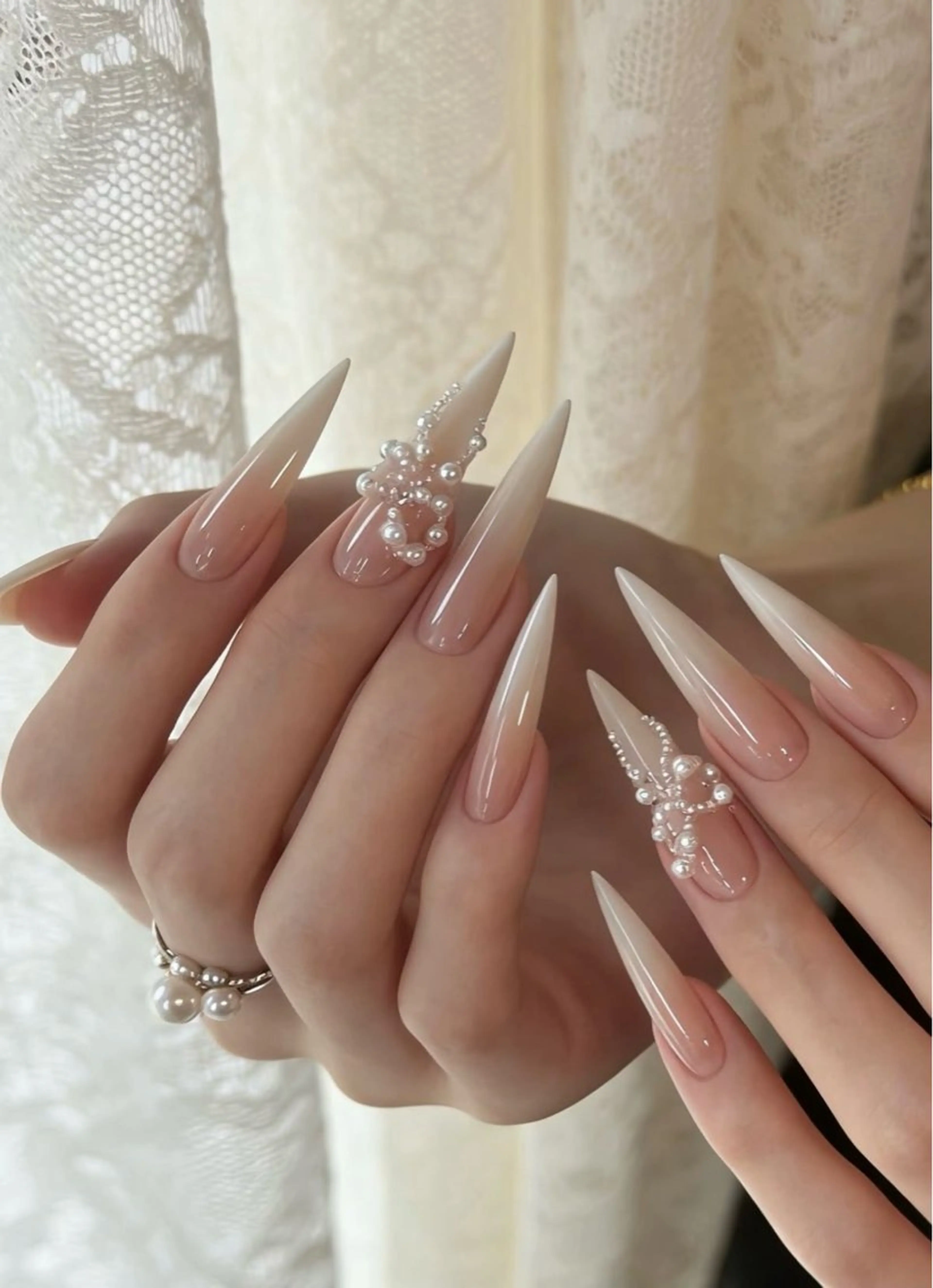 カラー グラデーションカラー ピンクカラー ハンドネイル AIN Nailのネイルデザイン