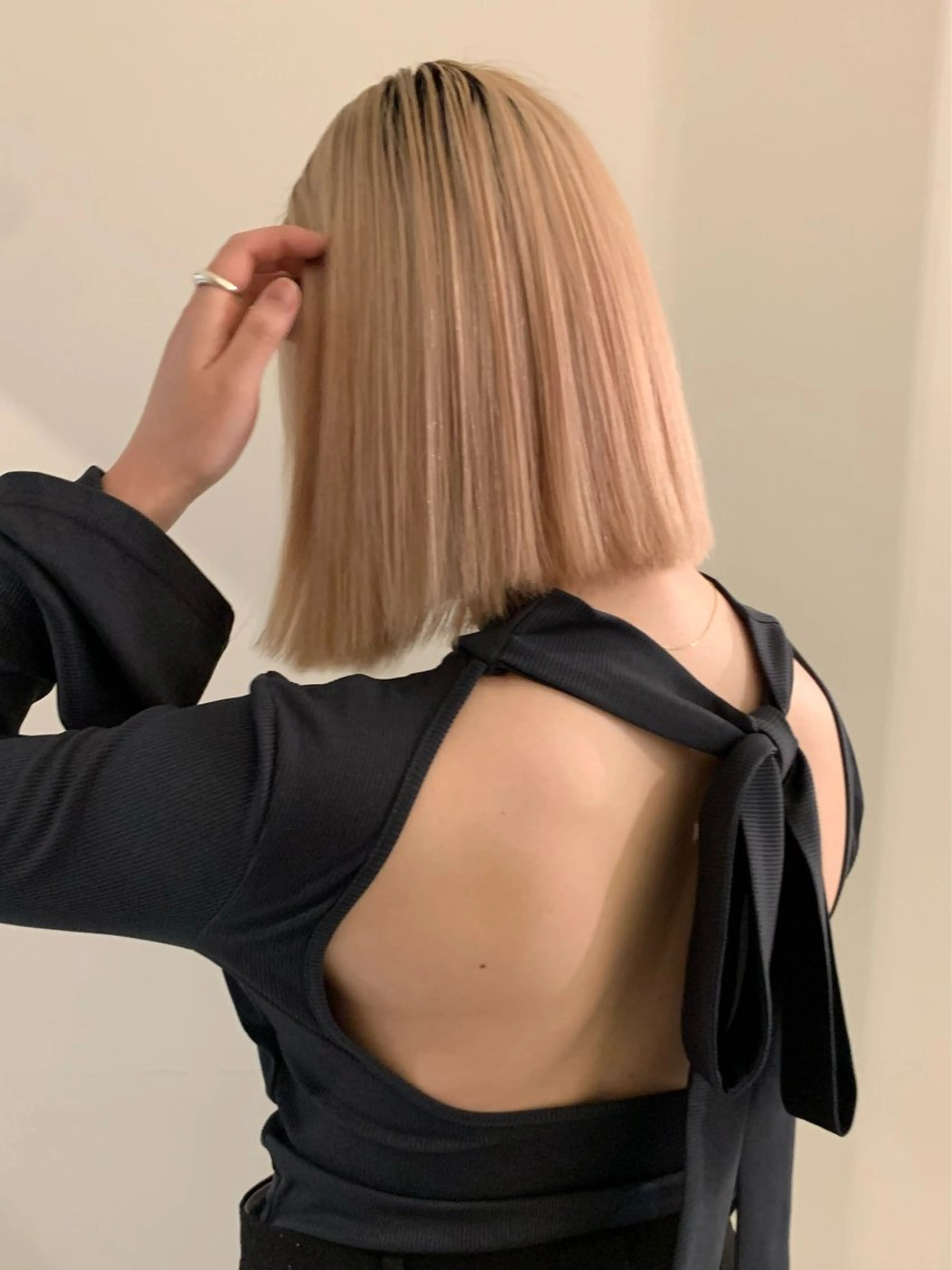 セミロング カラー ベージュカラー ブリーチ ホワイトベージュ カット ヘアカラー 落合希 Olivebeigeのヘアスタイル