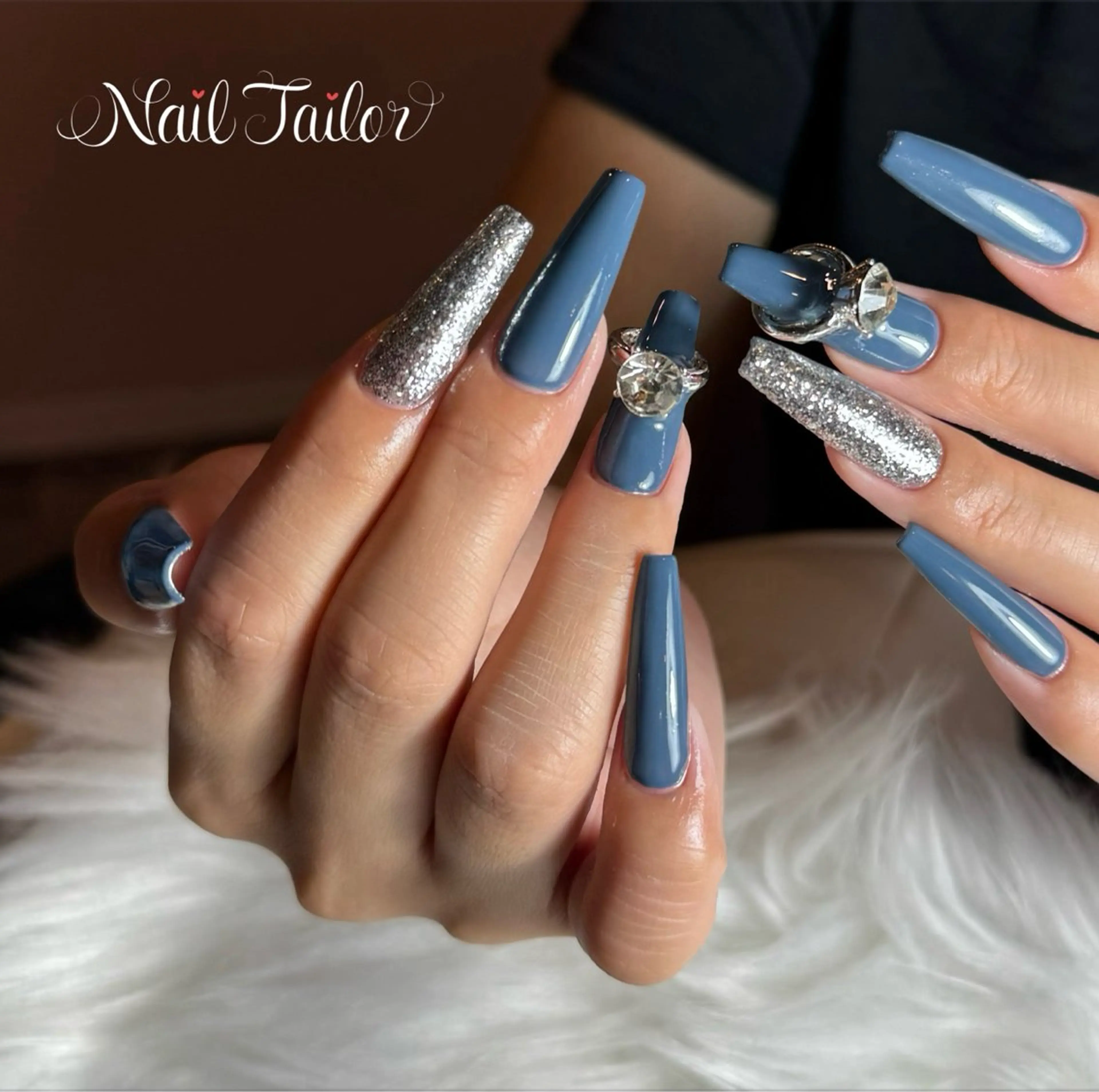 ネイル ブルー 長さ出し キラキラネイル ラメ(グリッター) ロングネイル NailTailor ネイルテイラーのネイルデザイン