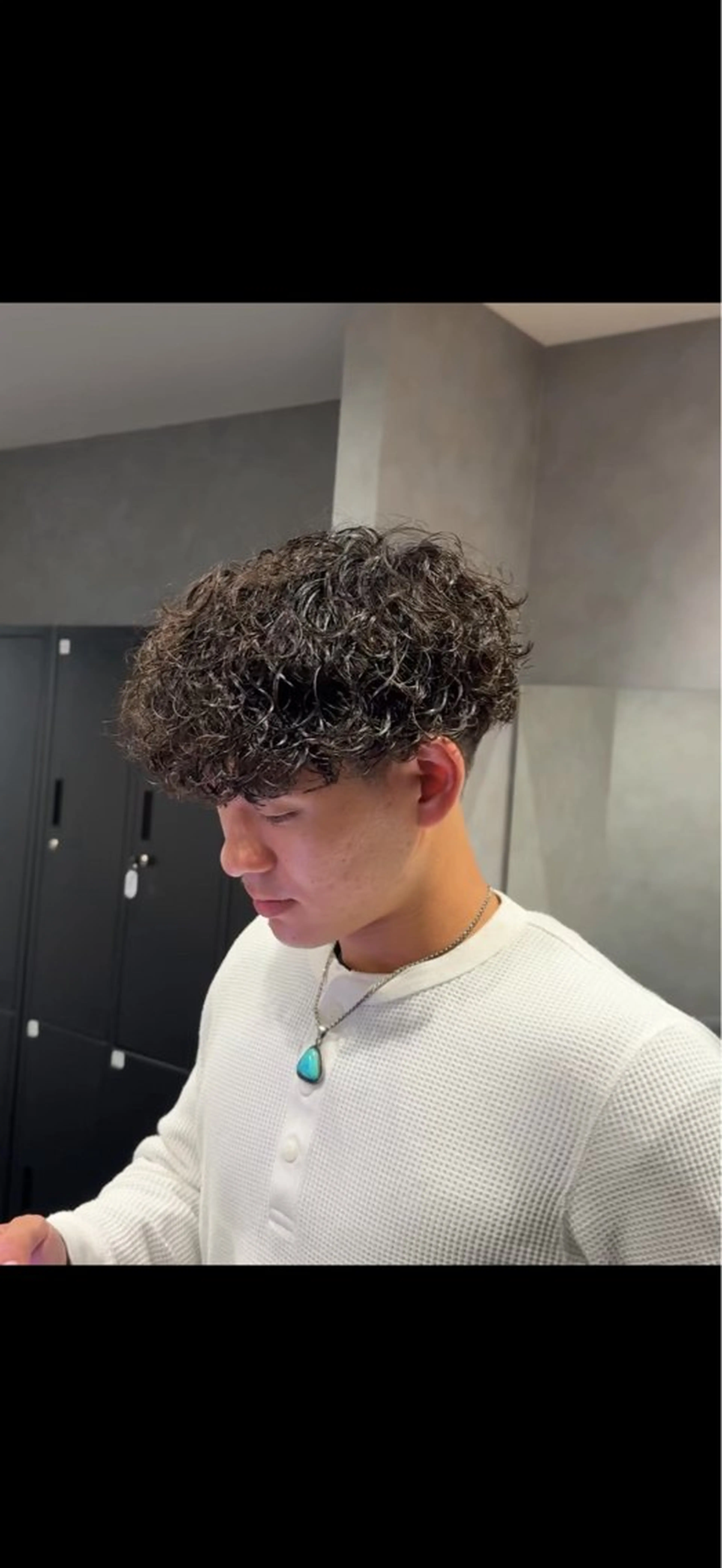 ミディアム パーマ メンズ ミディアムパーマ メンズパーマ プードルパーマ プードルパーマ カット パーマ メンズパーマ特化 美容師kouyaのヘアスタイル