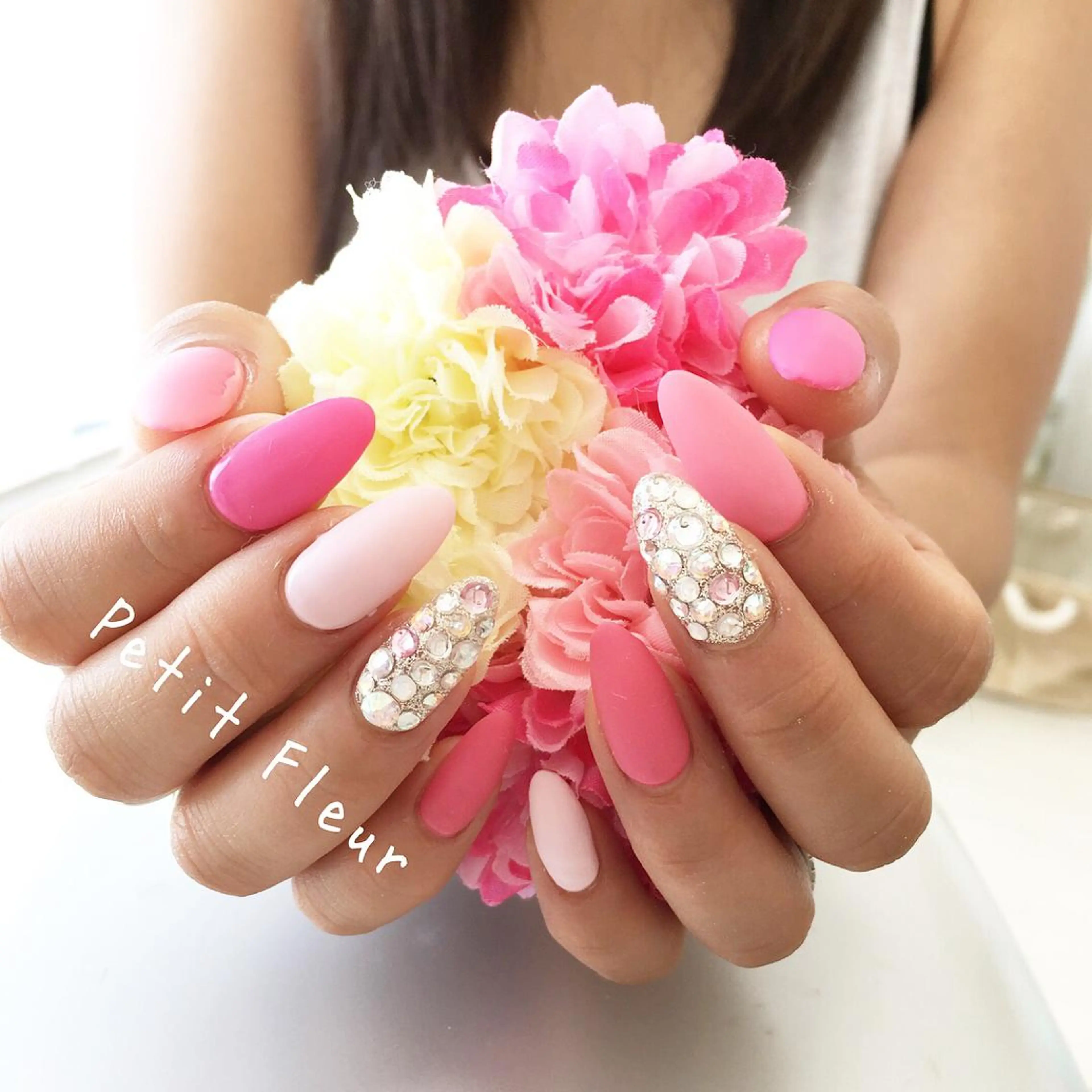 ネイル グラデーション キラキラネイル マットネイル ワンカラーネイル ピンク 青柳 亜梨奈のマツエク・マツパデザイン