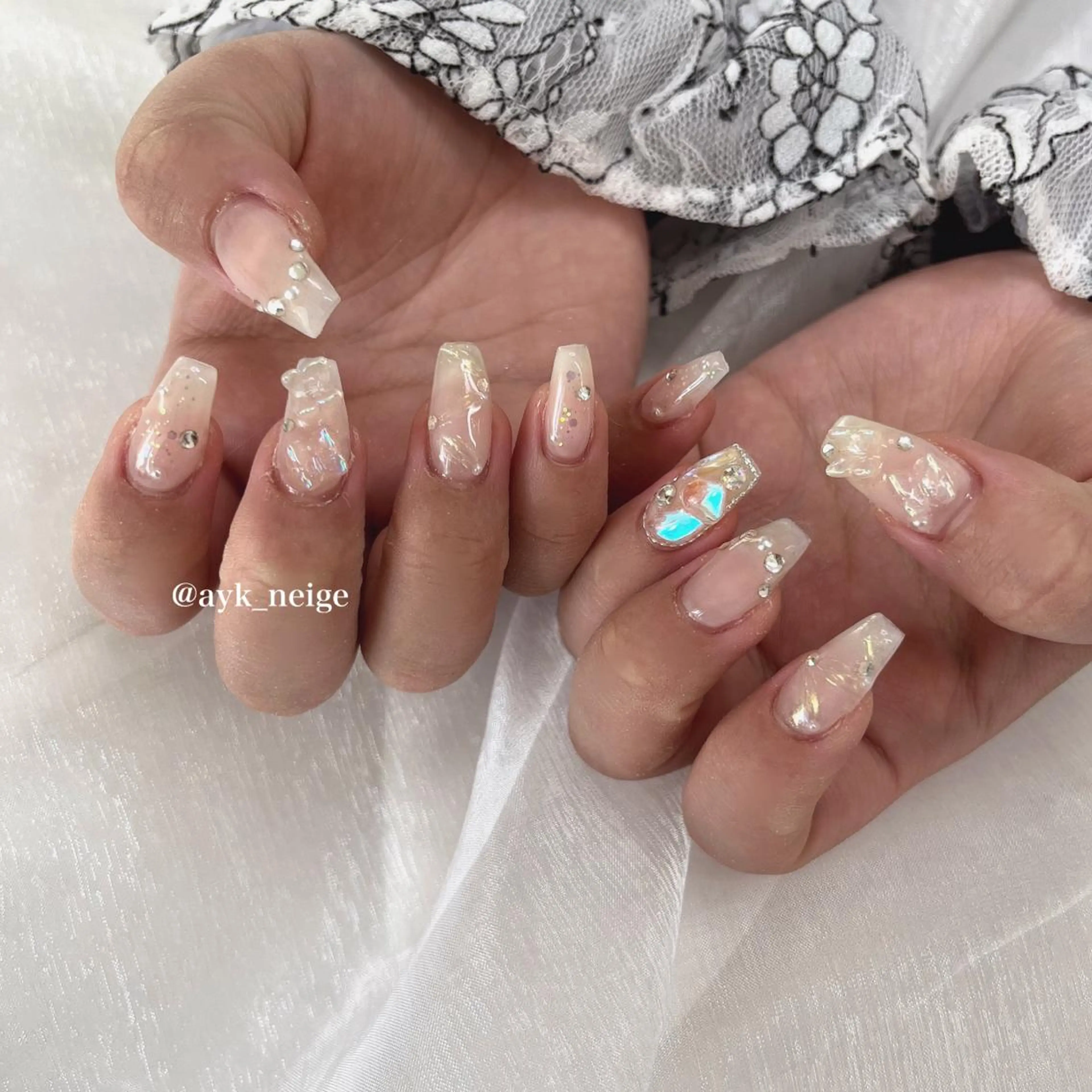 ネイル フットネイル フレンチネイル キラキラネイル 韓国ネイル リボン n'eige nail所属・大谷 綾香のネイルデザイン