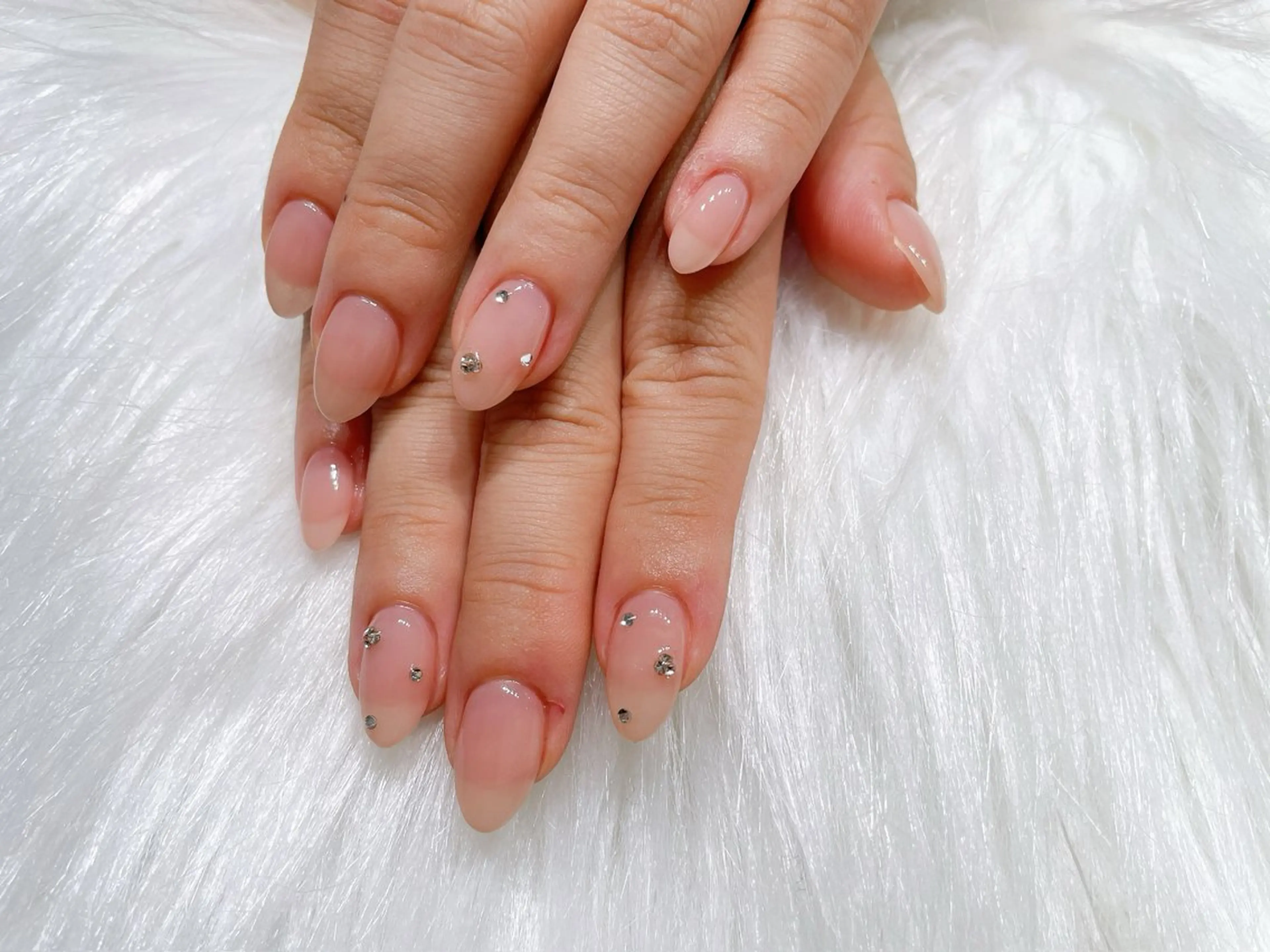 ネイル ハンドネイル リスブラン AYUMI 🍎のネイルデザイン