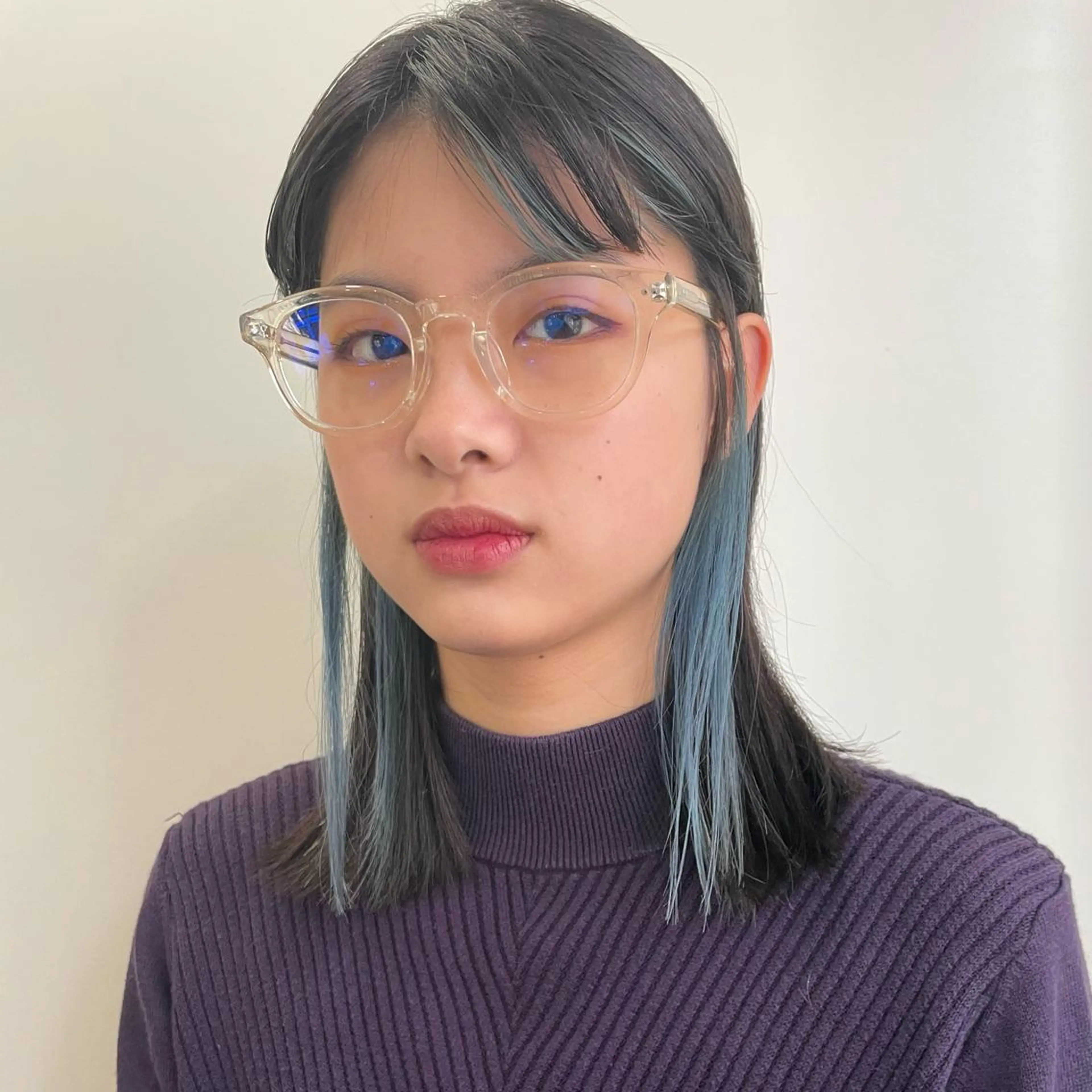 ミディアム カラー ホリケ アオイのヘアスタイル