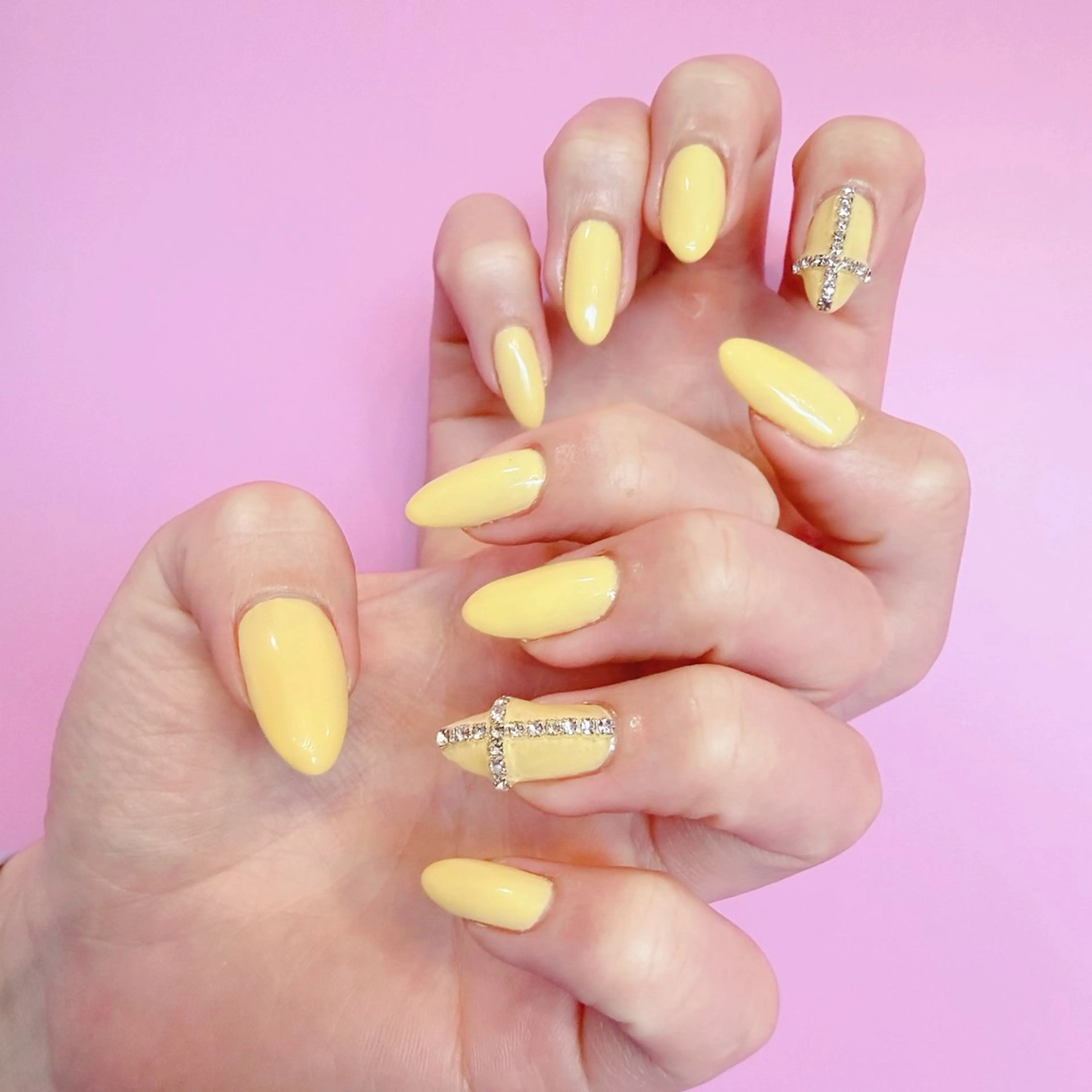 ネイル ワンカラーネイル パステルネイル 黄色 ハンドネイル MignonReve ☺︎MIYUのネイルデザイン