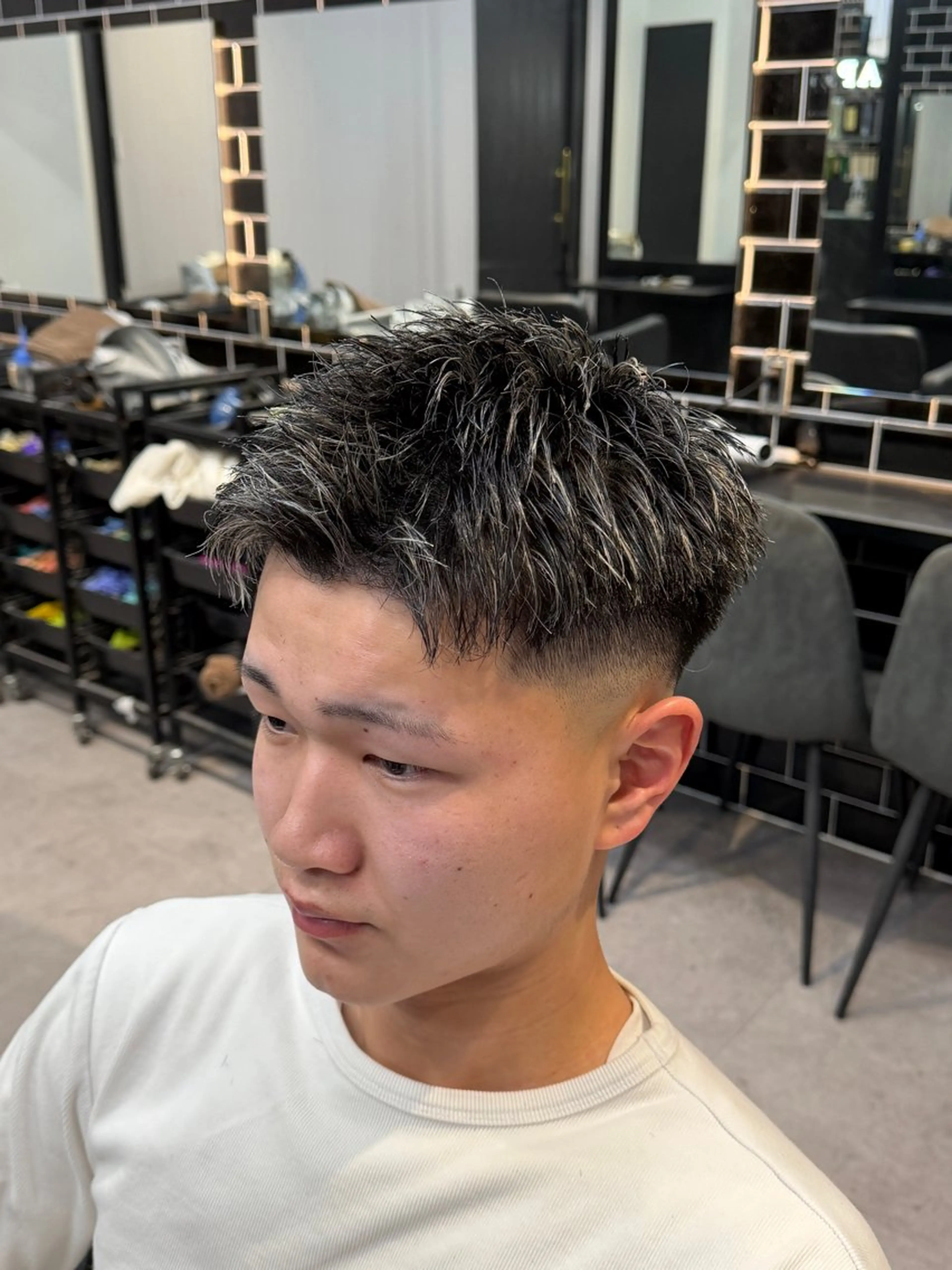 ショート カラー メンズ フェードカット メンズメッシュ スキンフェード メッシュ カット ヘアカラー ヘアセット 【Men's Lapis横浜】翔太のヘアスタイル