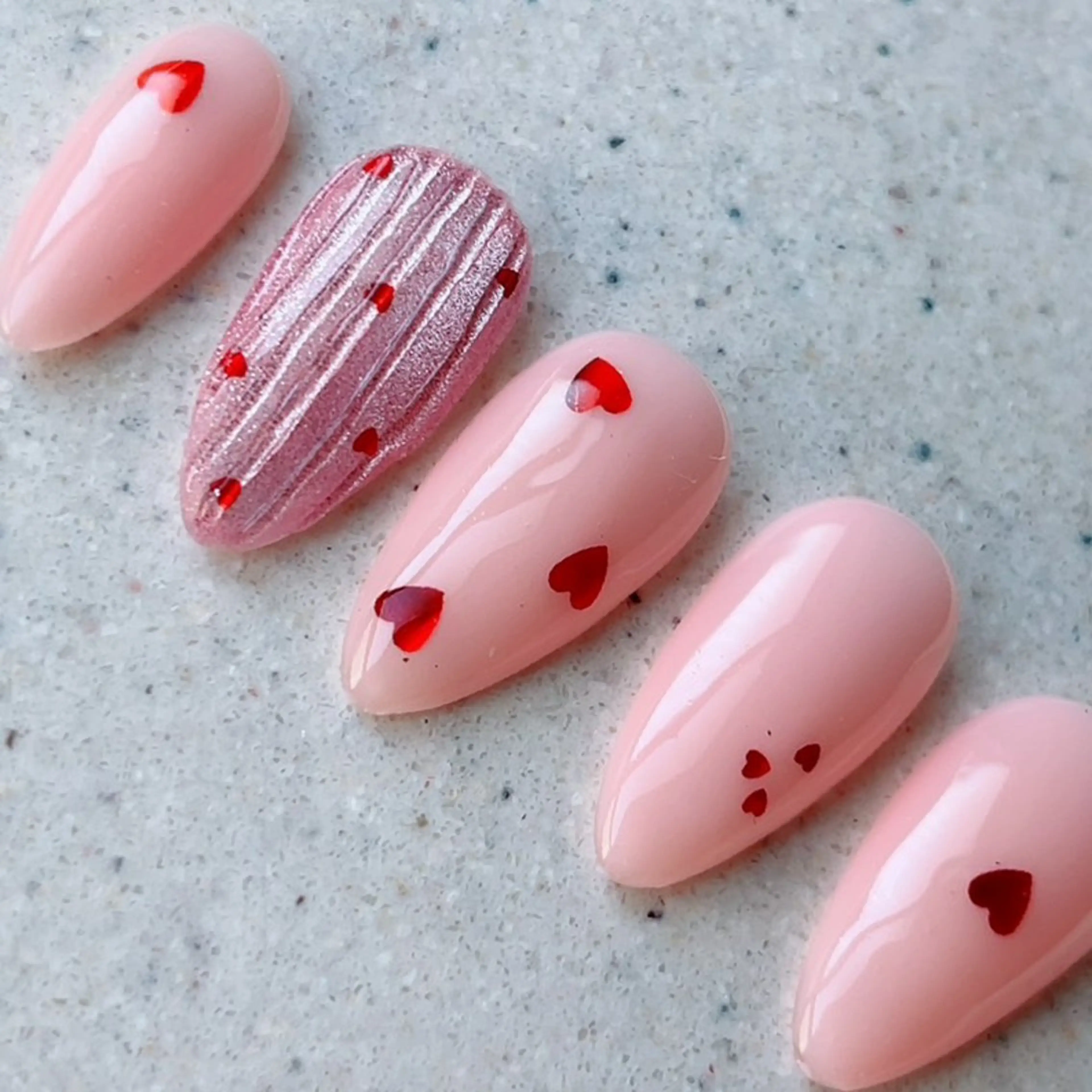 ハートネイルの写真