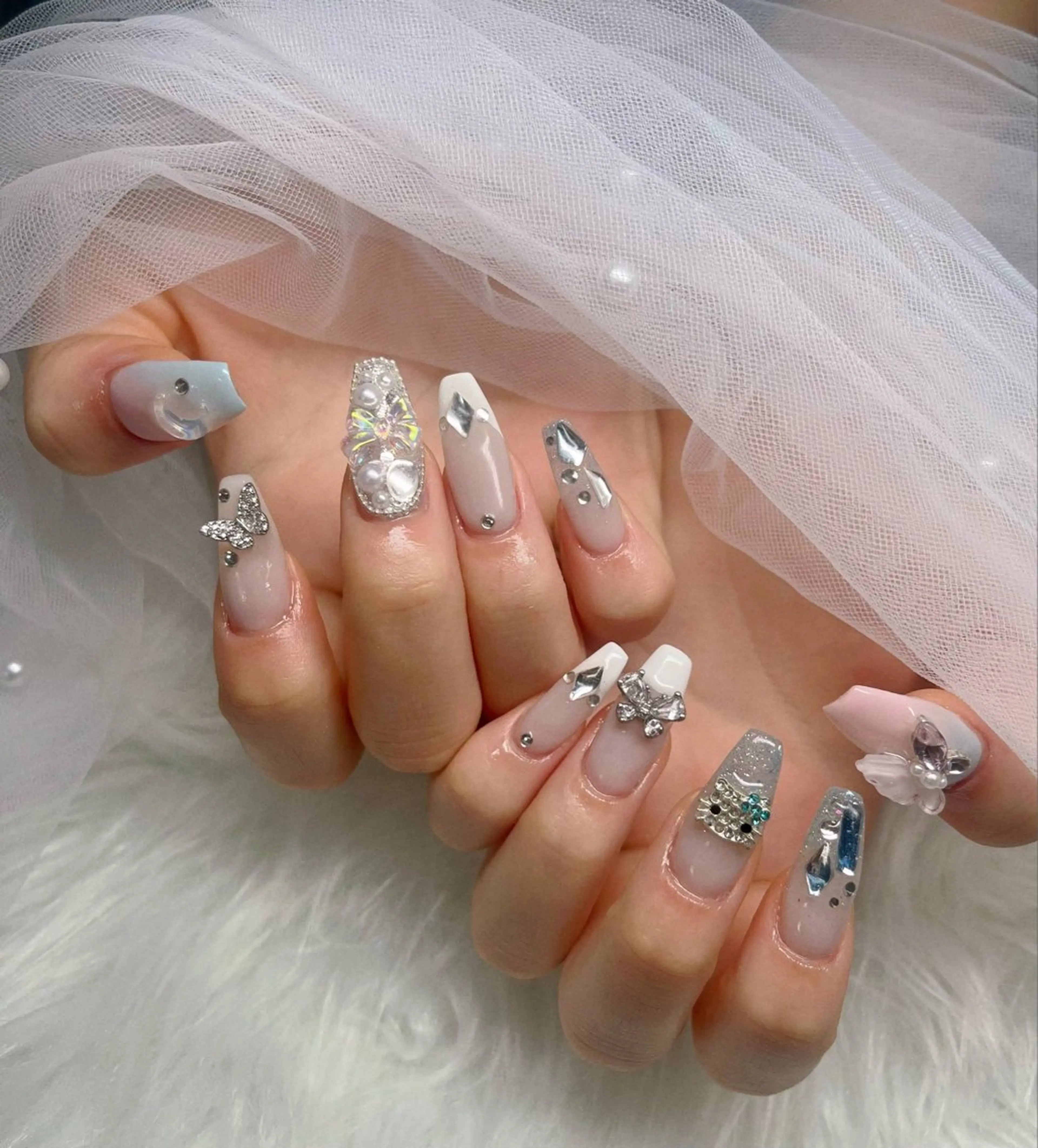 ネイル オーロラネイル フレンチネイル ジェルネイル ハロウィン キラキラネイル H.baby Nail Salonのネイルデザイン