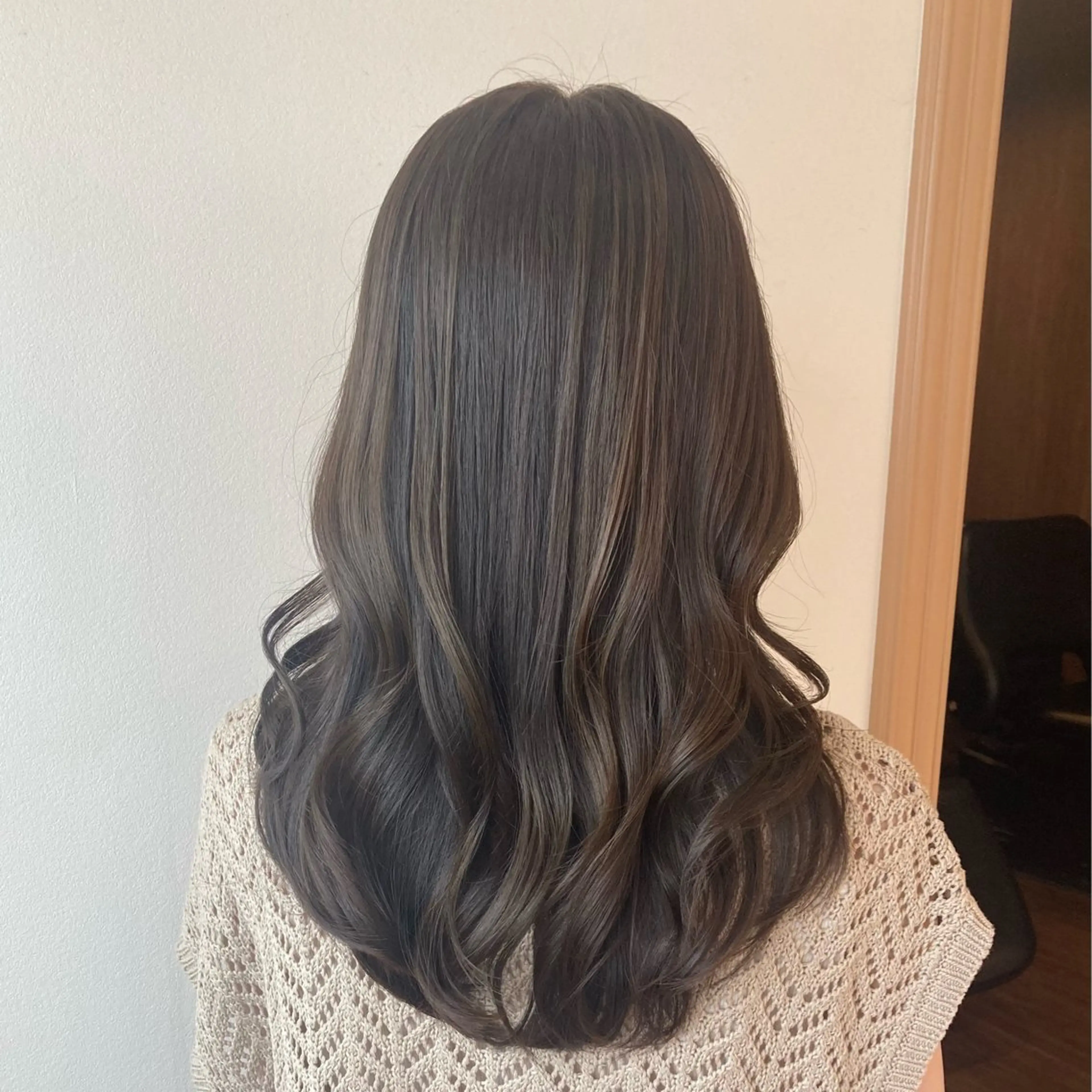 セミロング 🫧ベージュカラー 🫧吉田奈央のヘアスタイル