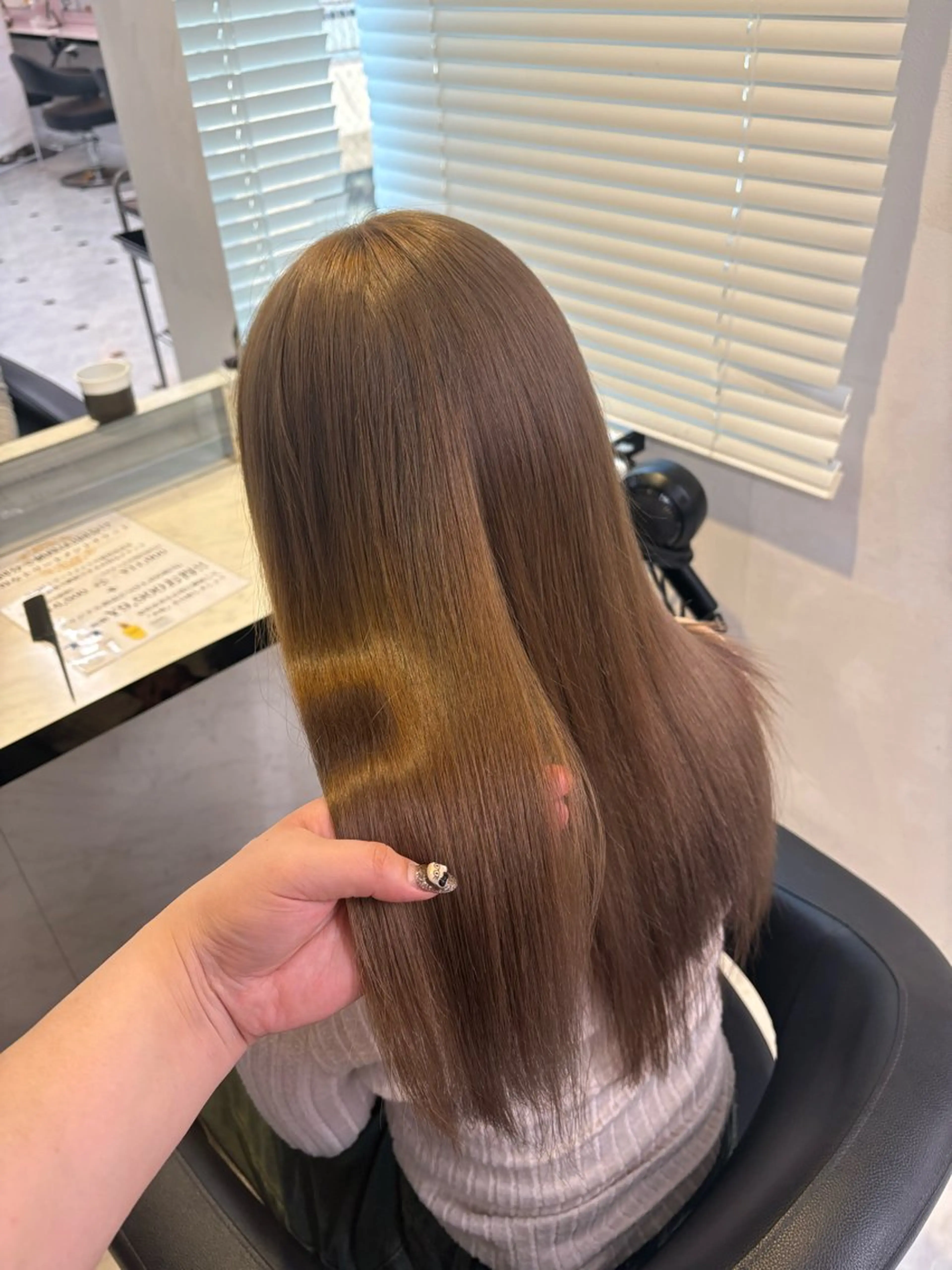 ロング カラー ヘアカラー トリートメント 透明感ベージュカラー 🪞上野🪞AIのヘアスタイル