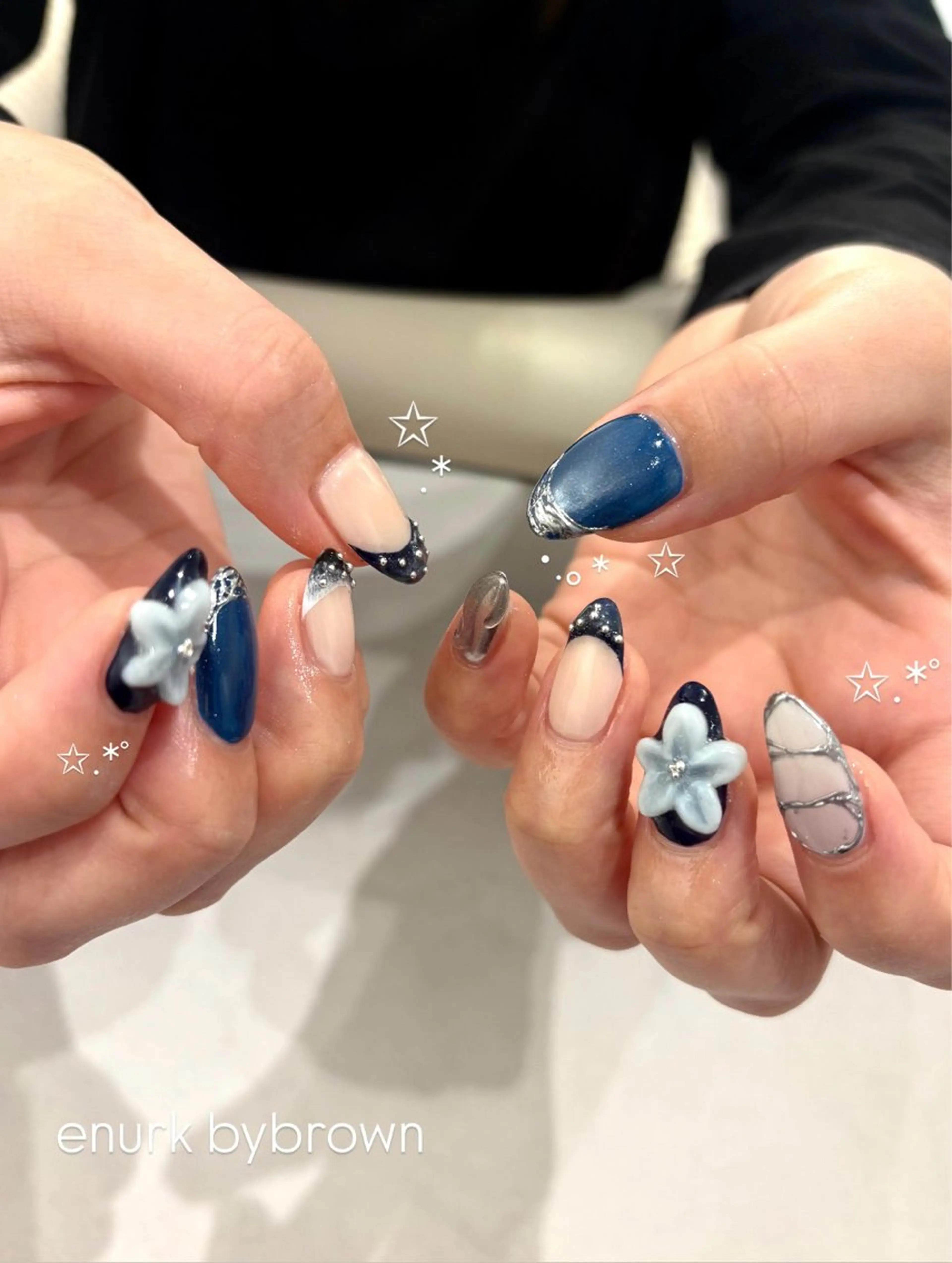 ネイル アートネイル 韓国ネイル ミラーネイル ぷっくりネイル シルバー ハンドネイル enurk店 🍋 M I K U  *のその他イメージ