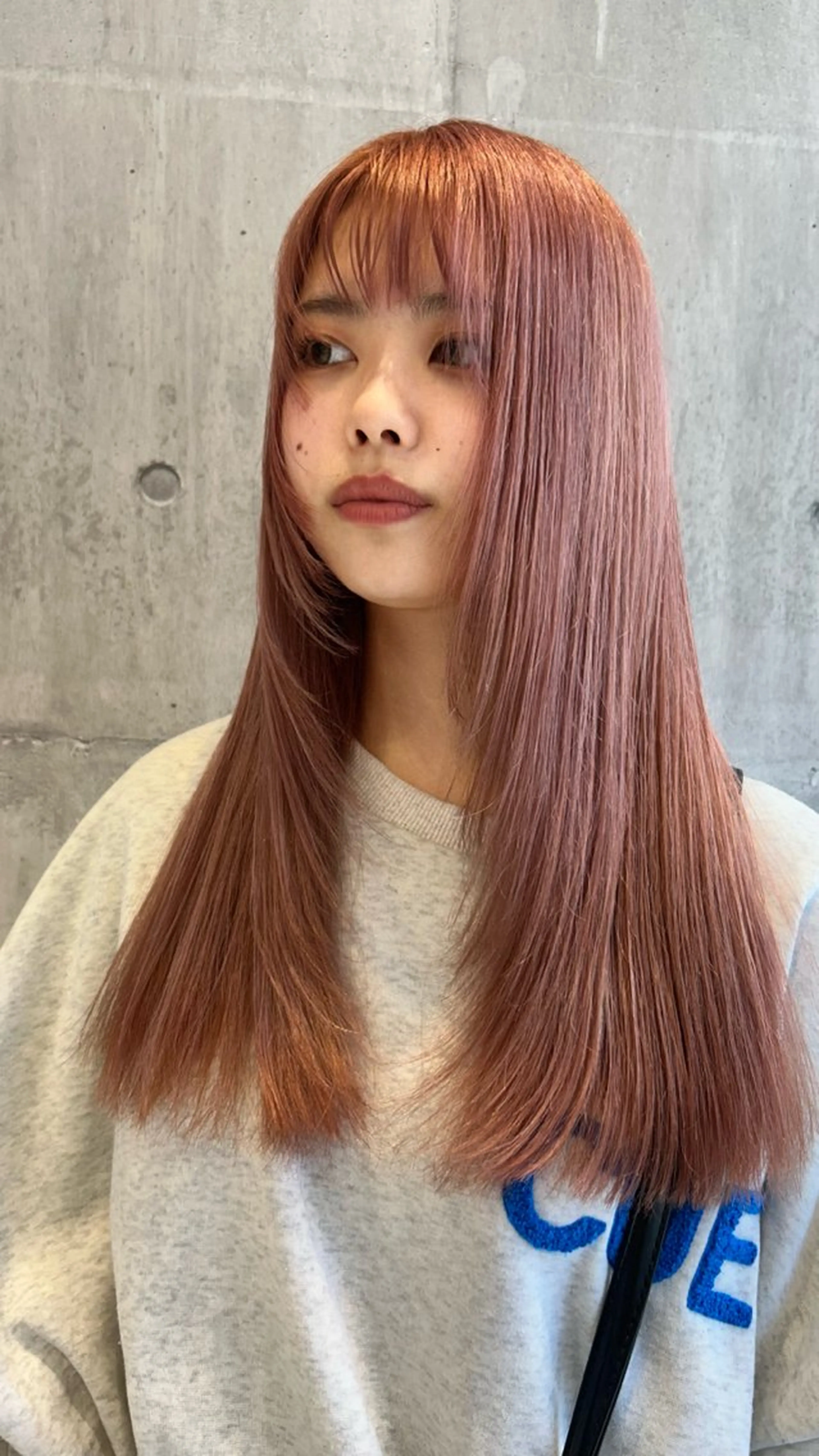 ロング ロングレイヤー レイヤーカット ロング ハイトーンカラー✨️ 艶カラー特化Amiのヘアスタイル