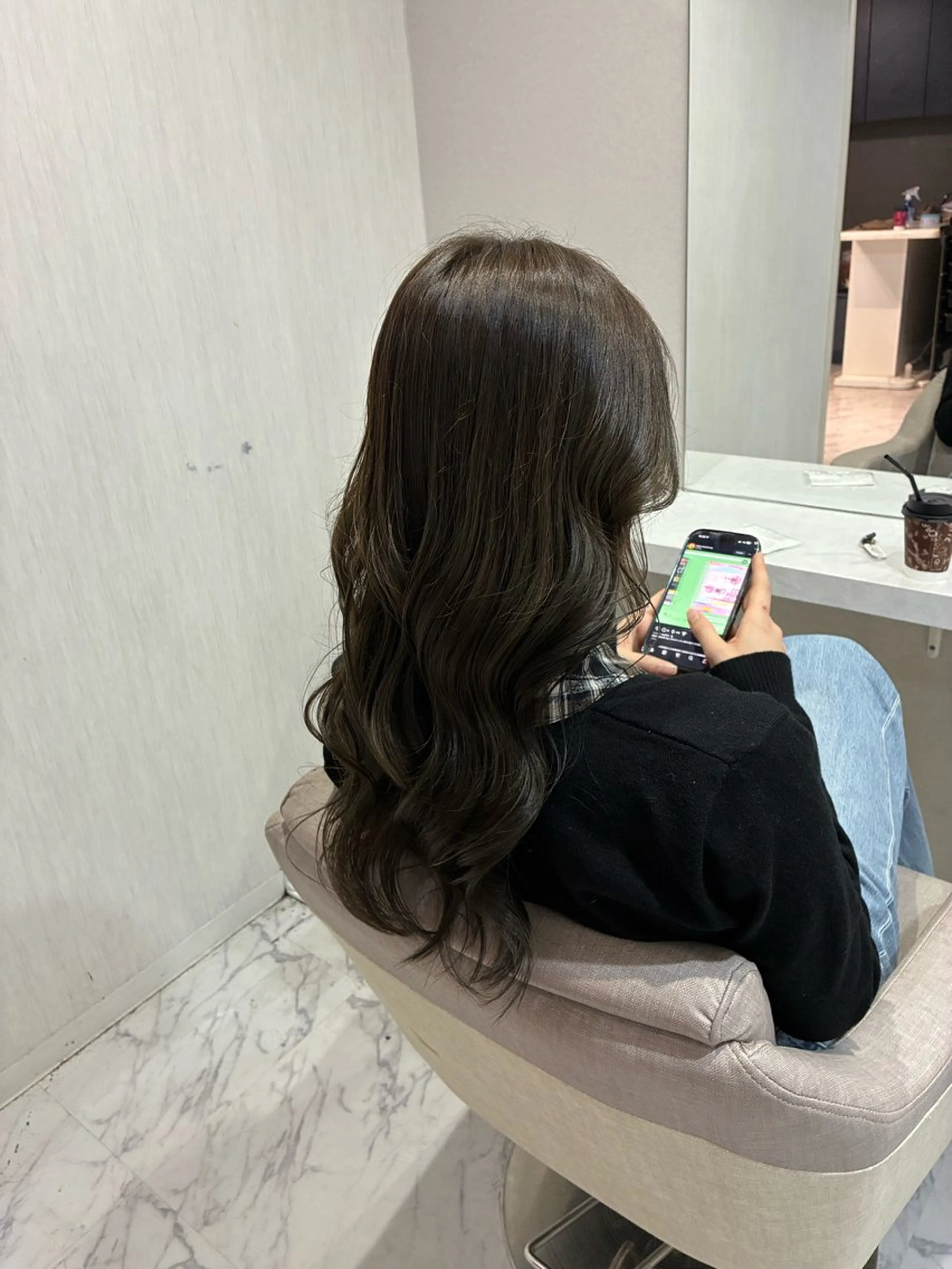 カラー 透明感カラー グレージュ オリーブカラー オリーブグレージュ オリーブグレー ハナダ メイのヘアスタイル