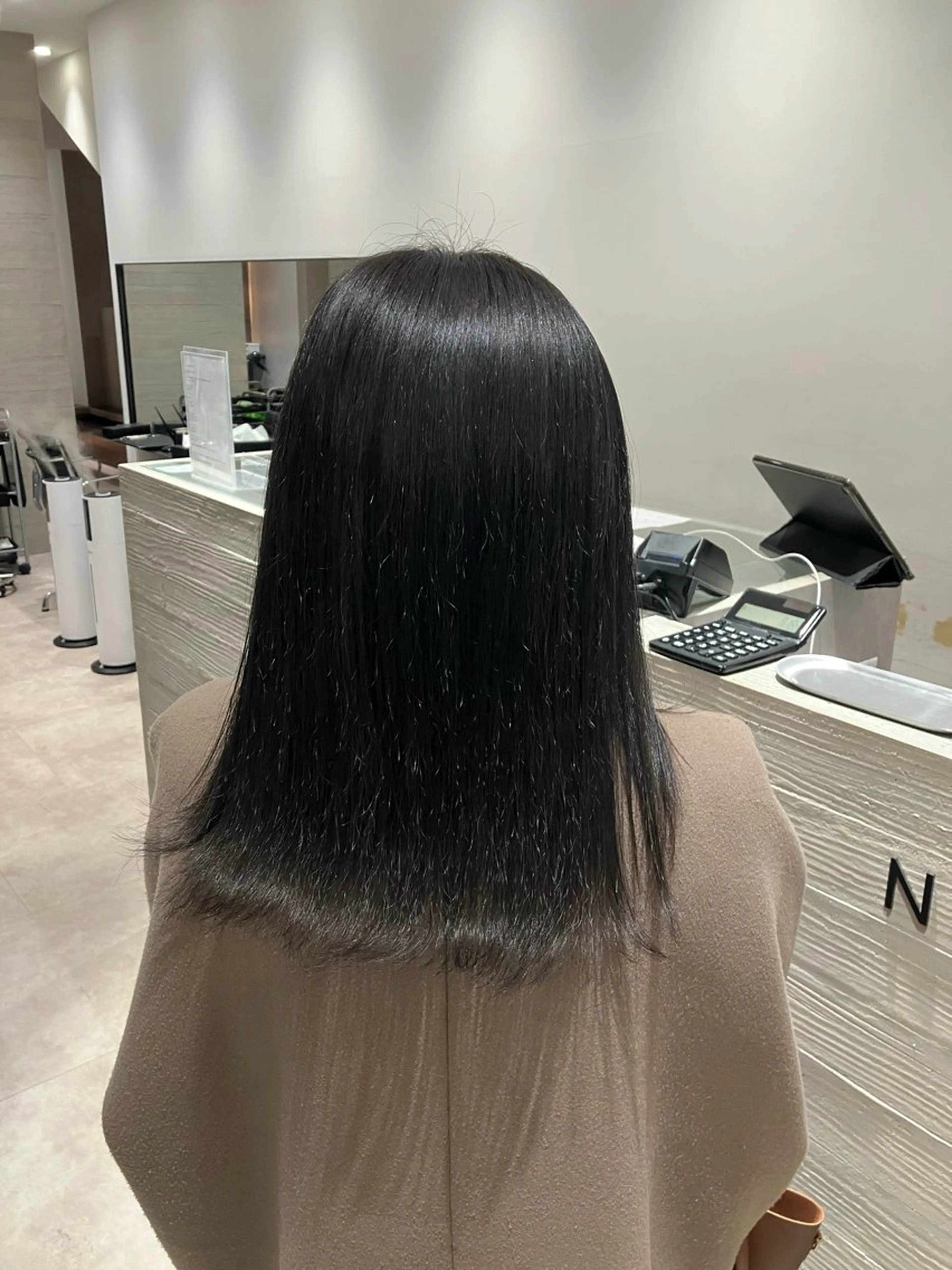 ロング カラー サキ🤍ハイトーン 🩰くびれ巻きヘアのヘアスタイル